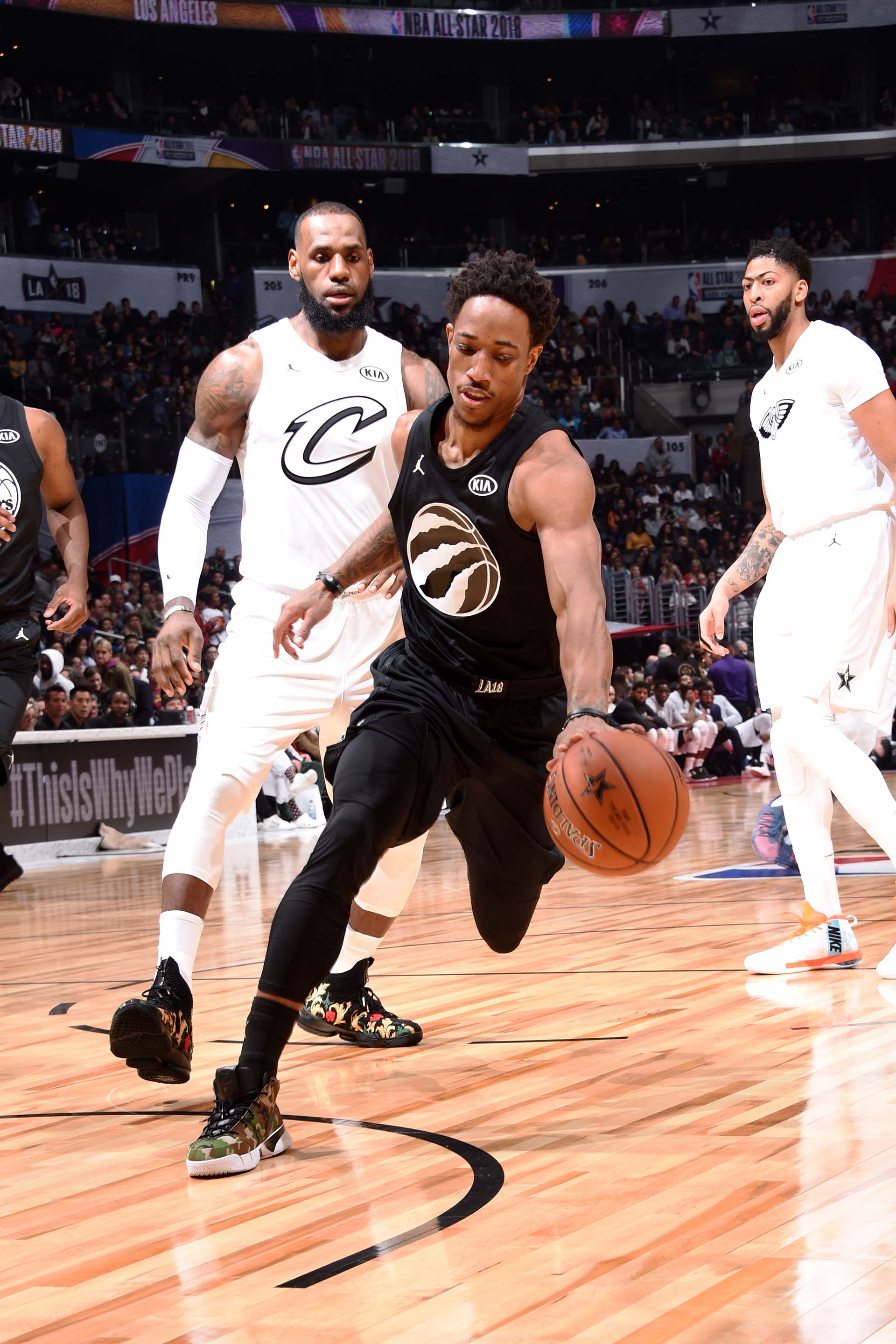 DeMar DeRozan se escapa