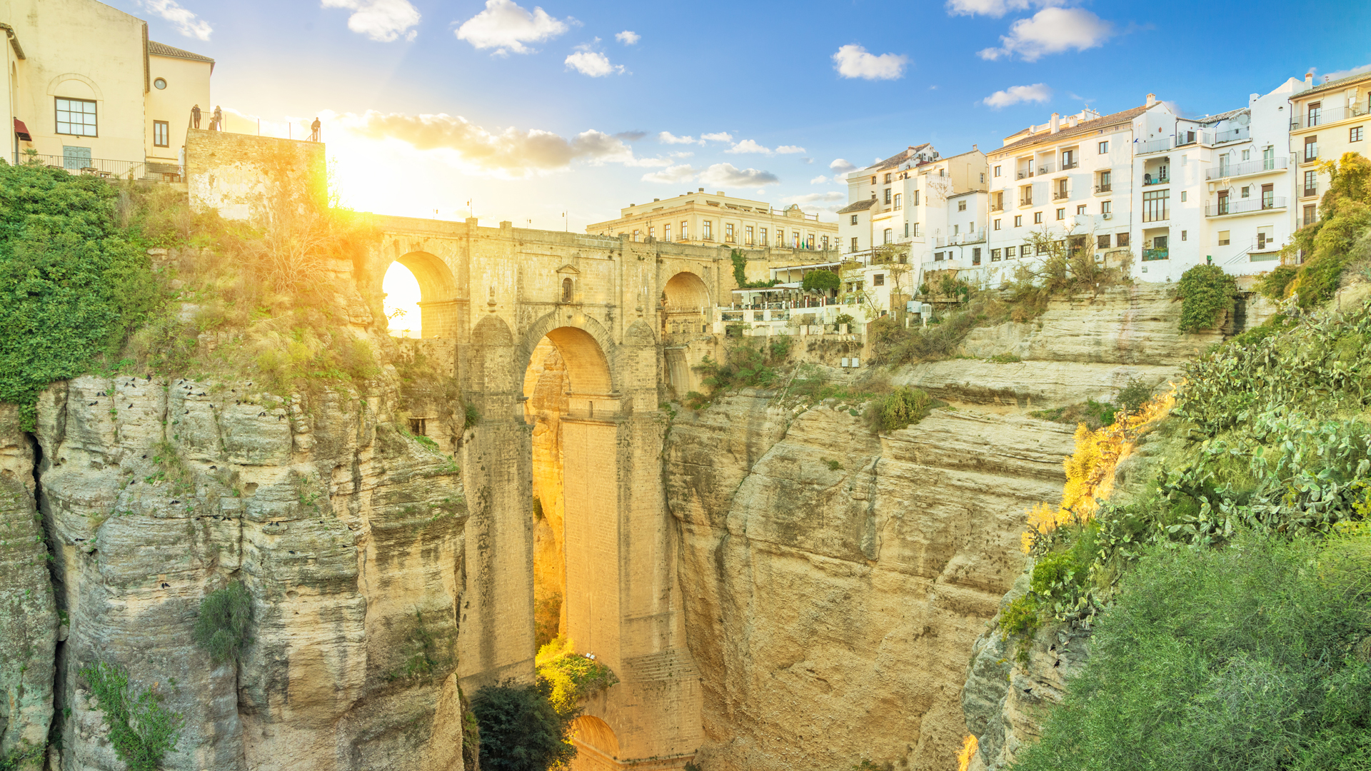 El Puente Nuevo, uno de los lugares más elegidos por los turistas por su imponente altura de más de 100 metros (Getty Images)