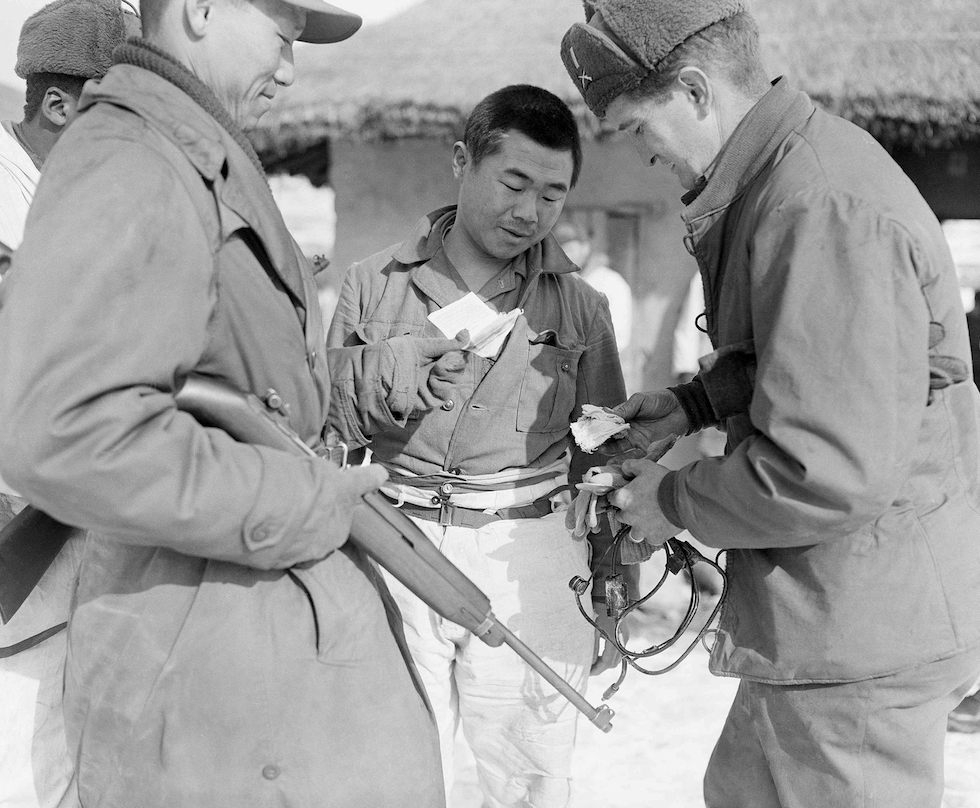 Un soldado de Corea del Norte capturado en Wonju, Corea del Sur, 19 de enero de 1951(AP Foto/Max Desfor)