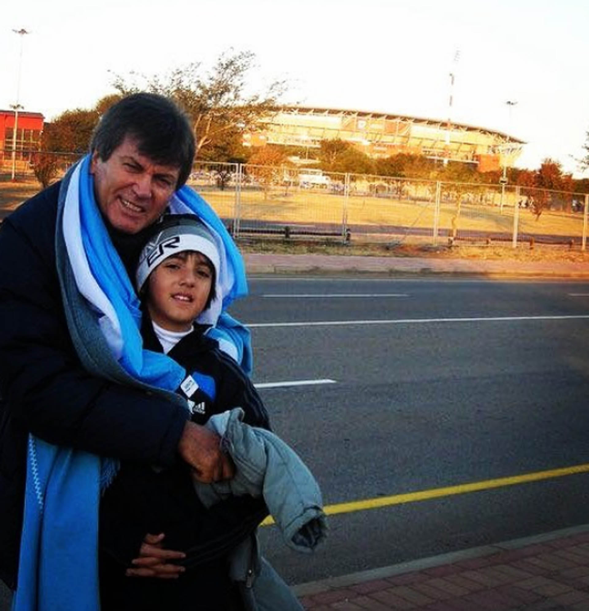 Carlín y su hijo Facundo en el Mudial de Sudáfrica 2010