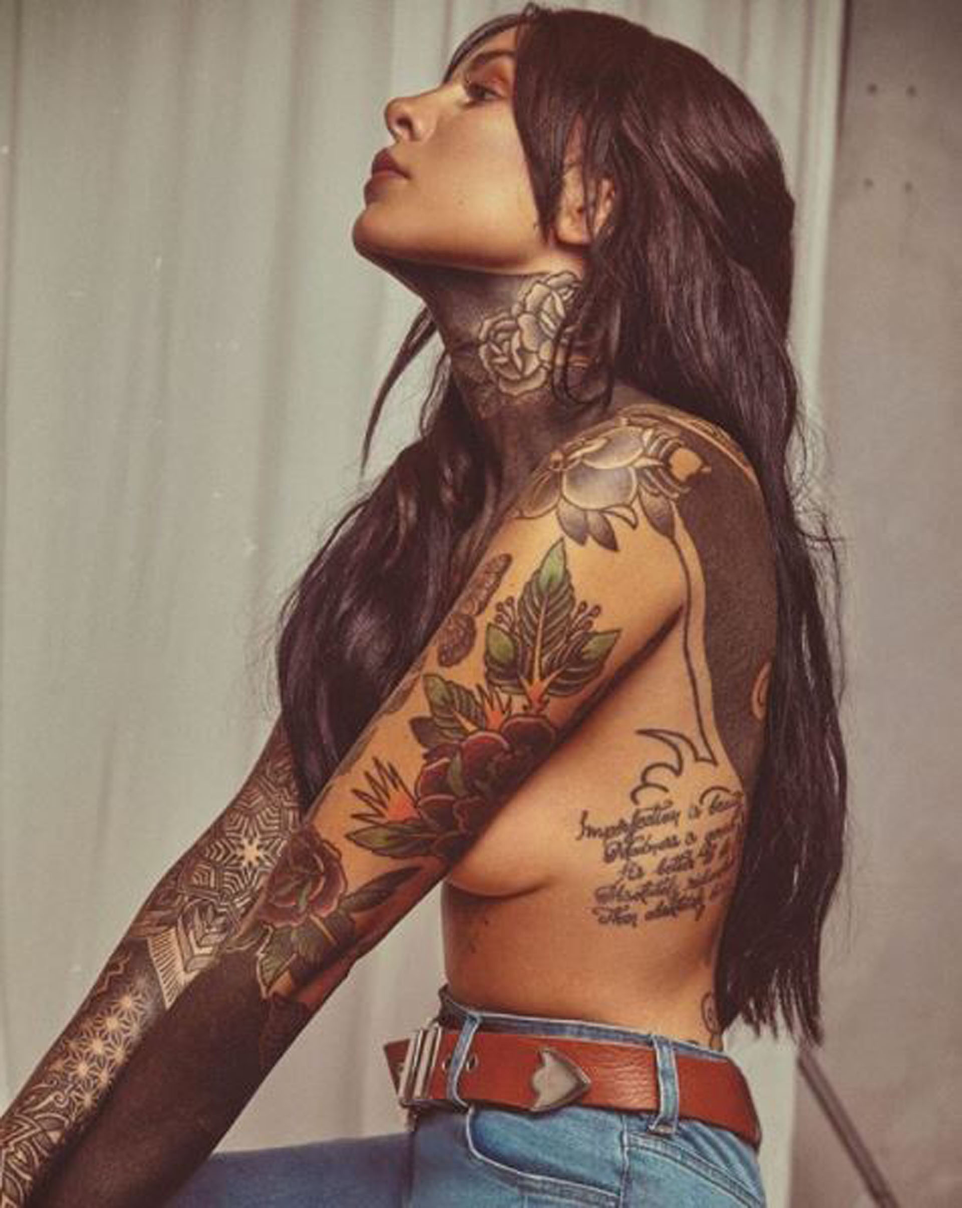 Cande Tinelli posó en topless y publicó esta imagen en Instagram. La hija del conductor del “Bailando” está promocionando la nueva colección de su marca de ropa