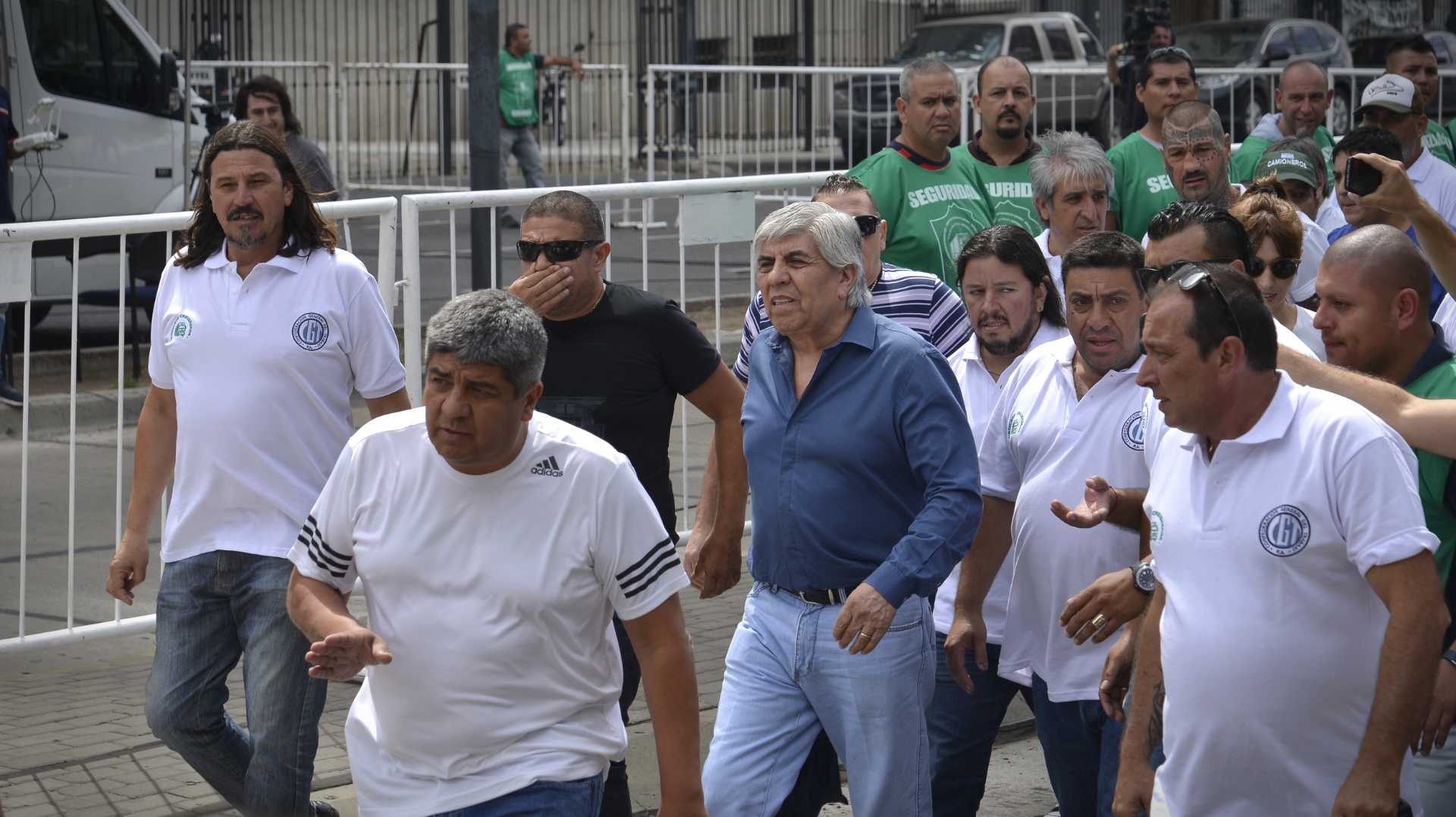 Hugo y Pablo Moyano en la última marcha convocada por Camioneros (Gustavo Gavotti)