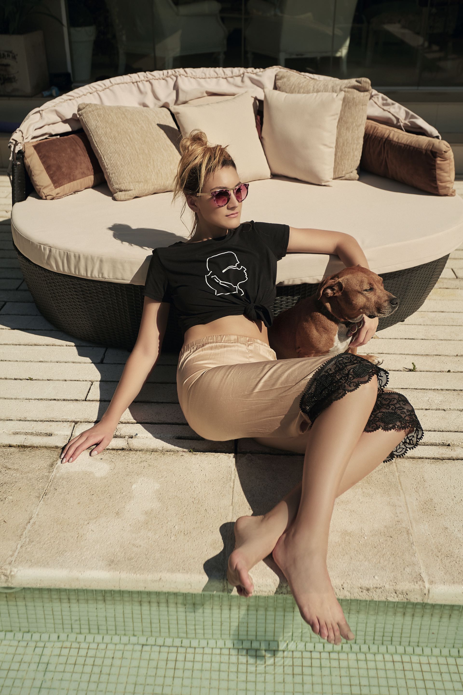 Remera de algodón (Karl Lagerfeld para Falabella) y pantalón de seda con encaje ($ 1.330, Kosiuko). ( Foto: Marcello Molinari/ Para Ti)
