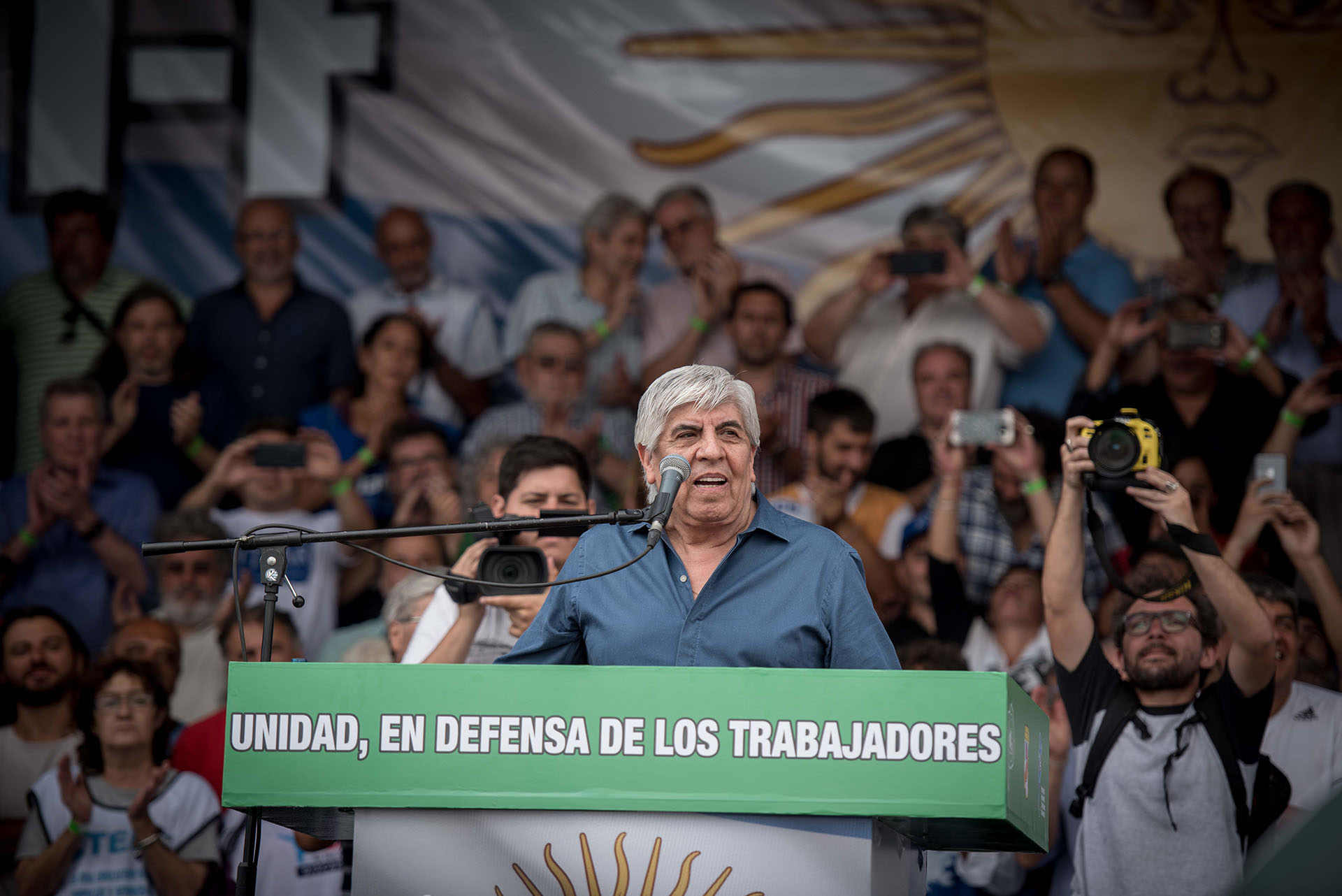 Hugo Moyano durante el último acto en el centro porteño (Guille Llamos)