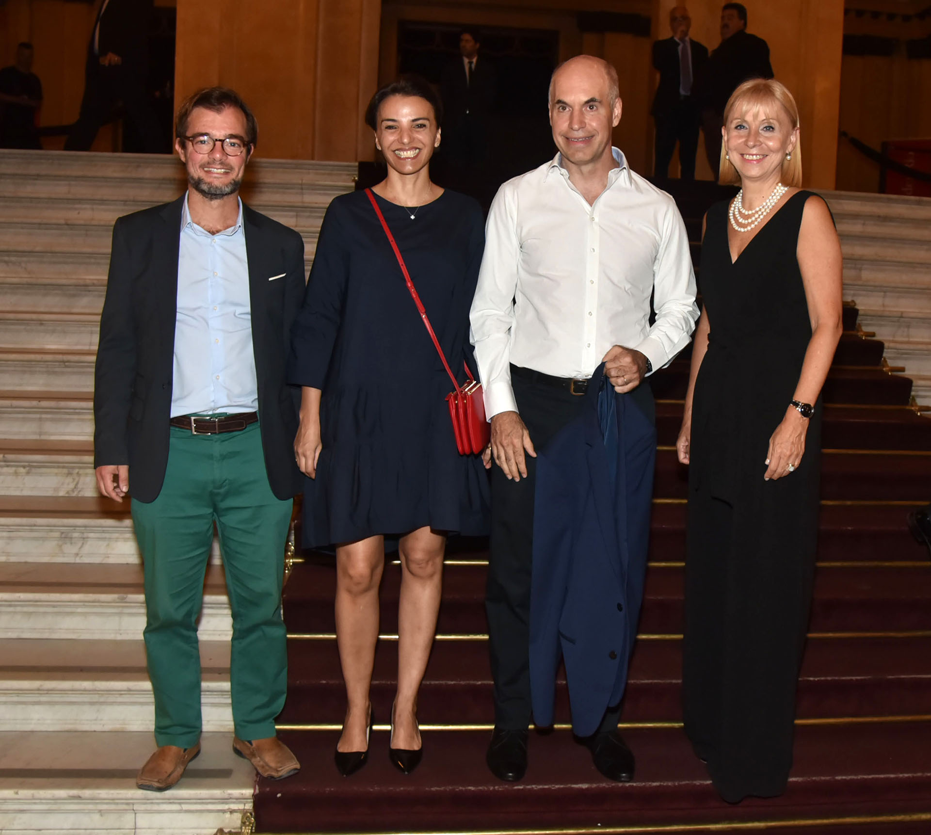 El jefe de Gobierno porteño, Horacio Rodríguez Larreta, y su esposa, Bárbara Diez, con el ministro de Cultura, Enrique Avogadro, y María Victoria Alcaraz