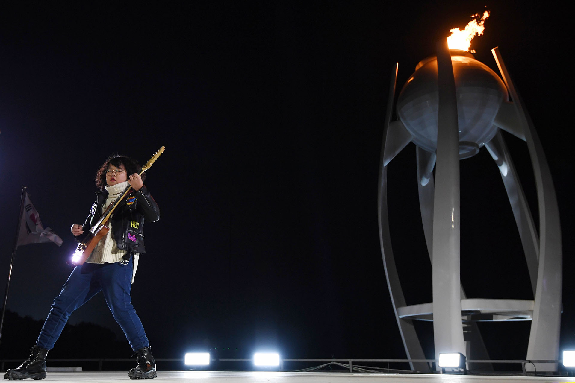 El show contó con música, fuegos artificiales y coreorgrafías