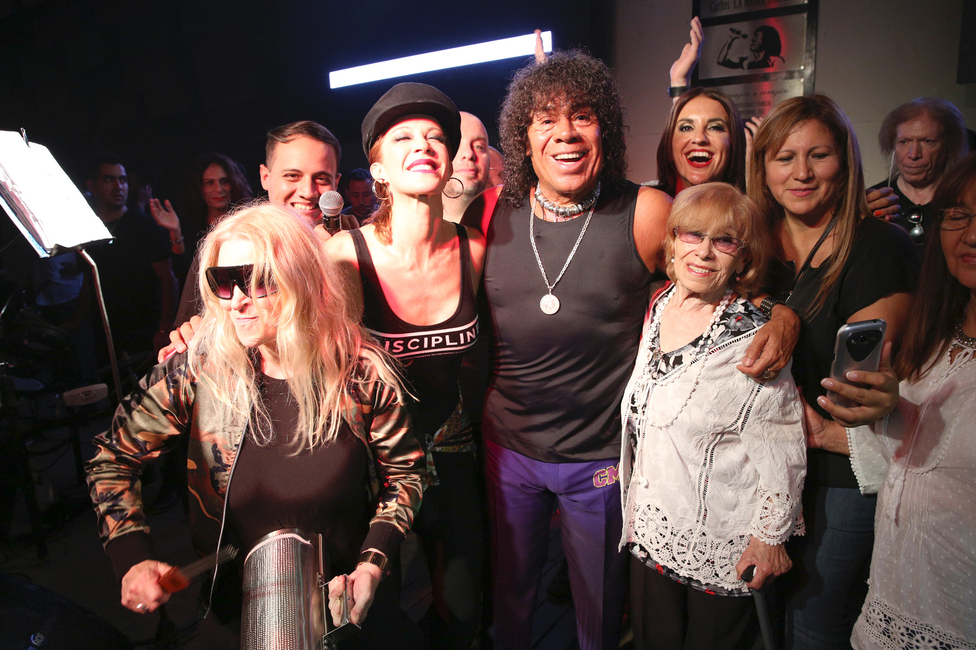 Grandes artistas dieron el presente y hasta se animaron a cantar “Beso a beso”