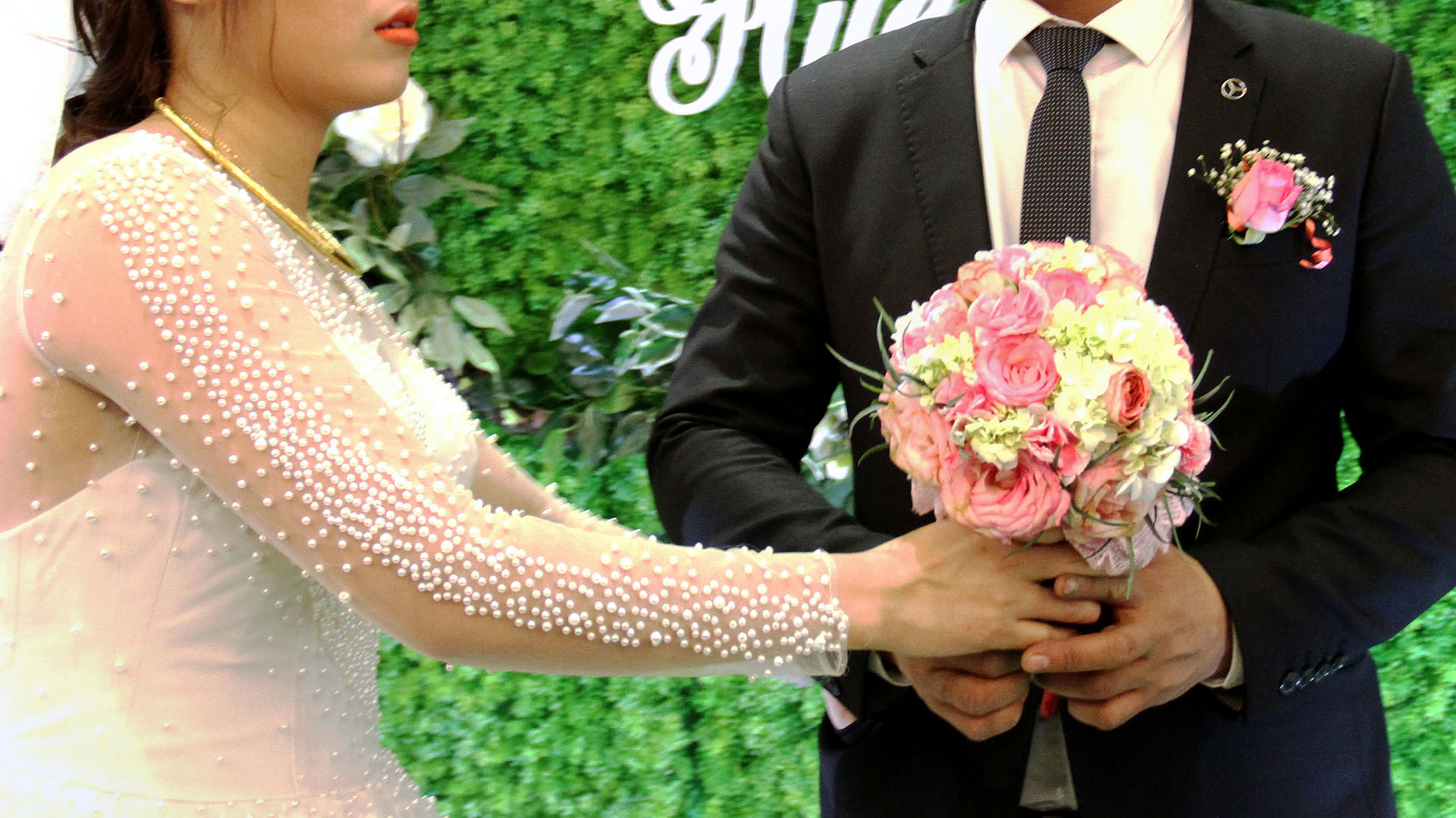 Falsas bodas con novios alquilados: la última tendencia en Vietnam para  preservar el honor de las madres solteras - Infobae, image size:1920x1079