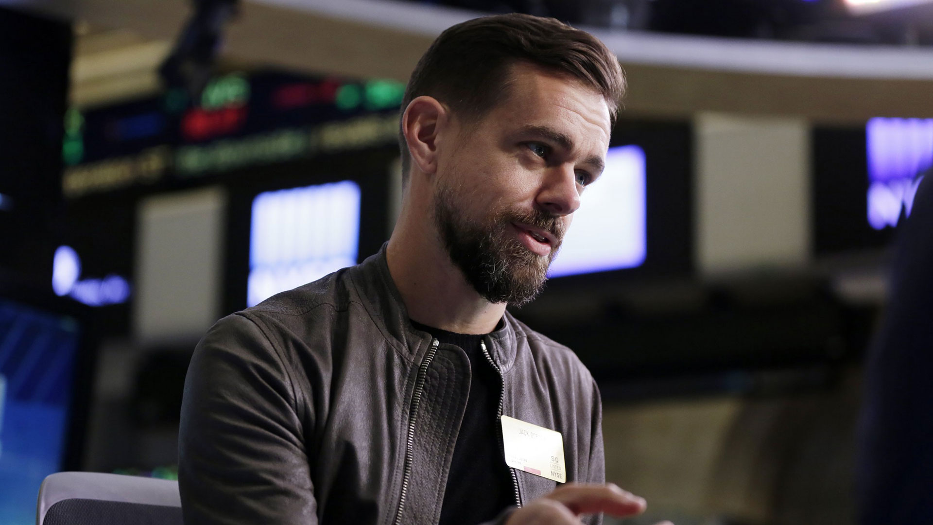 Famoso por ser uno de los cofundadores de Twitter y fundador y director ejecutivo de Square, el desarrollador de software se despierta todos los días a la madrugada para realizar una meditación de 30 minutos, y posteriormente completa tres veces uno de los famosos entrenamientos de siete minutos (AP)