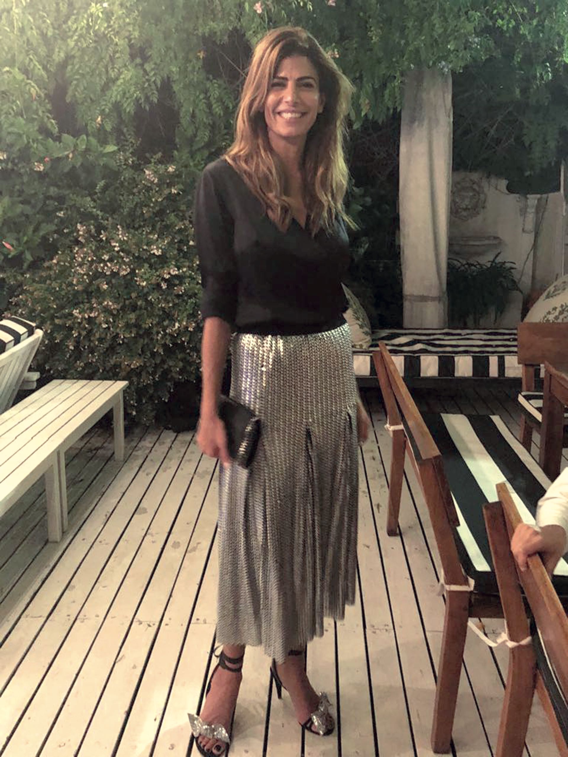 Juliana Awada, impecable. Sólo se levantó de su sitio junto a las homenajeadas para hablar con sus hijas, Antonia y Valentina, que cenaban en la mesa de los más pequeños.(Foto Fabián Uset/GENTE)