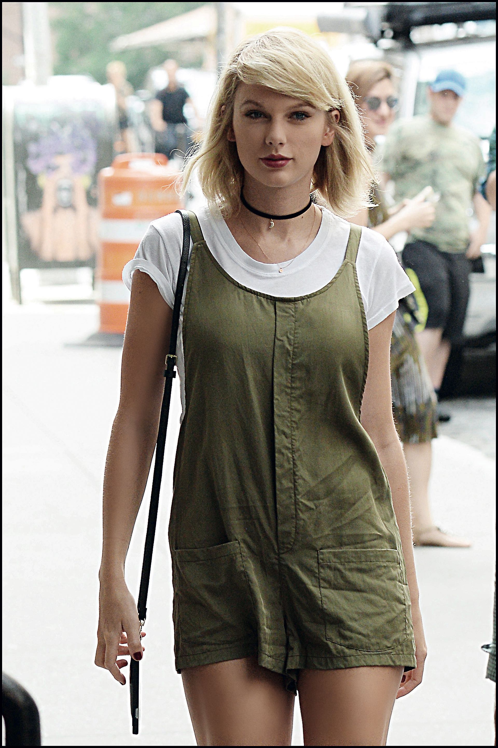 Mom cut': el look que enamoró a Victoria Beckham y Taylor Swift - Infobae, image size:1920x2880