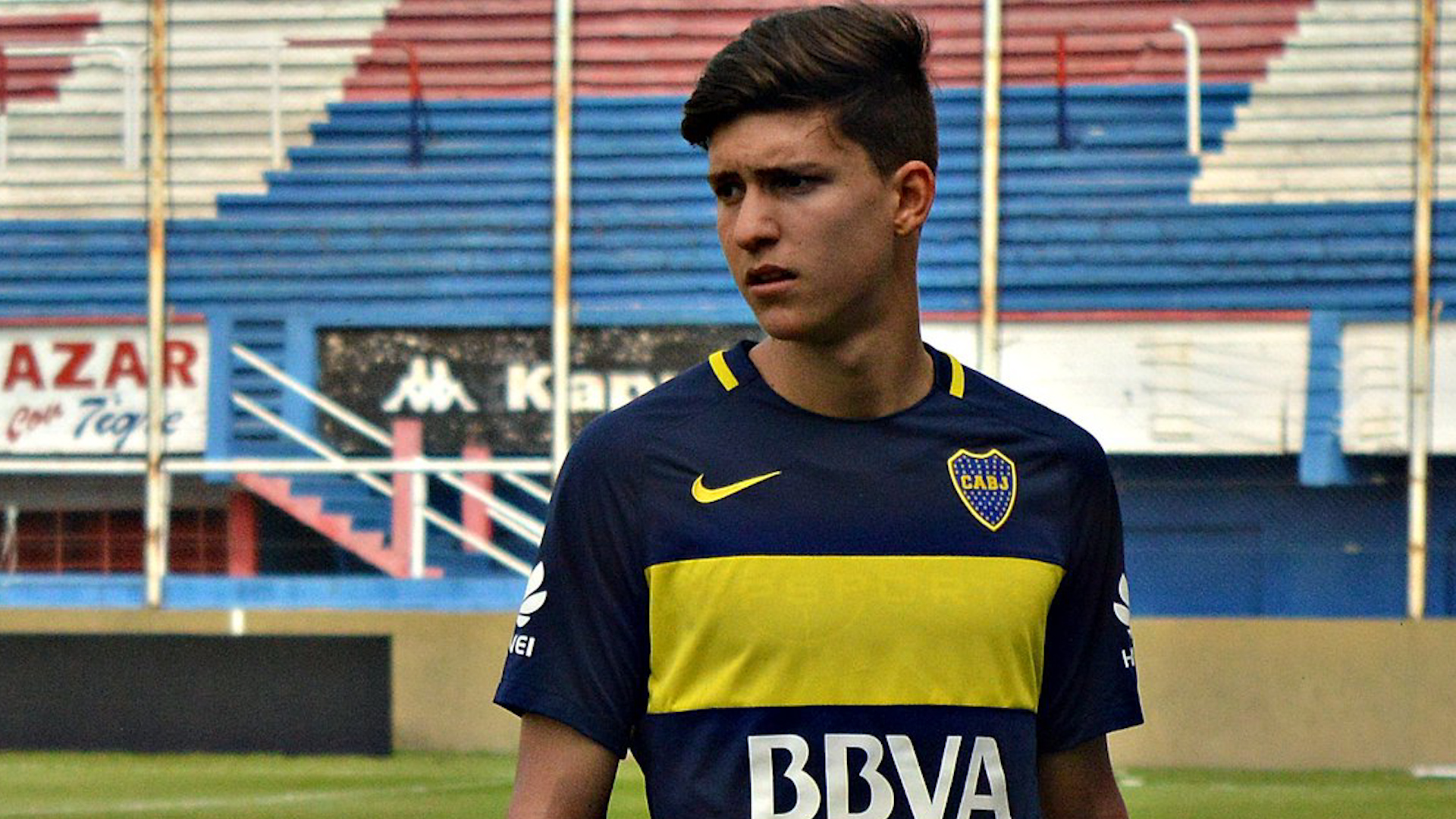 Leonardo Balerdi viajó a Alemania para firmar su contrato con el Borussia Dortmund