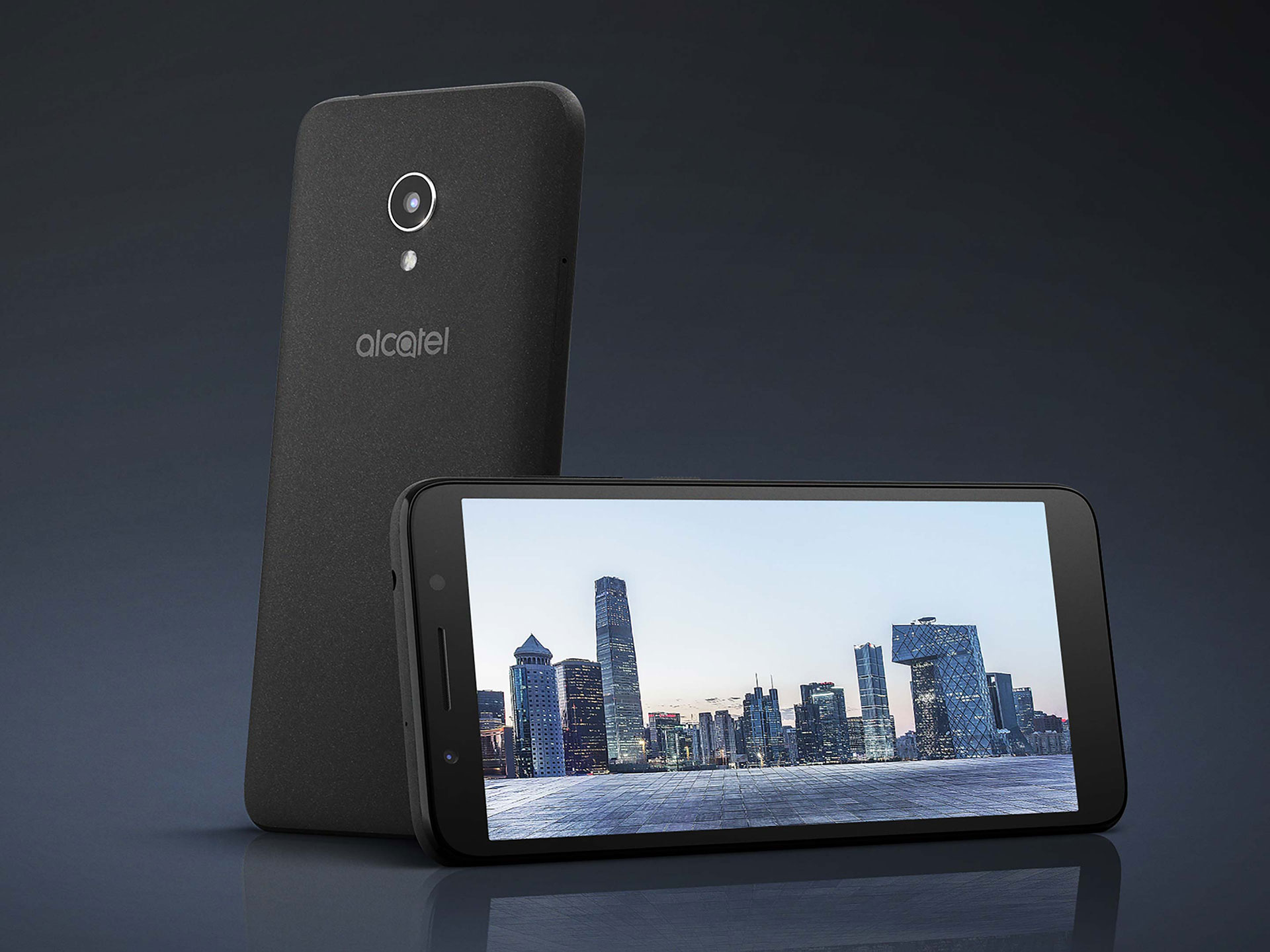 El Alcatel 1X se destaca por ser uno de los primeros teléfonos con una pantalla sin bordes, de un ratio 18:9 y de una marca global, que se lanzará al mercado a un valor menor a los 100 euros