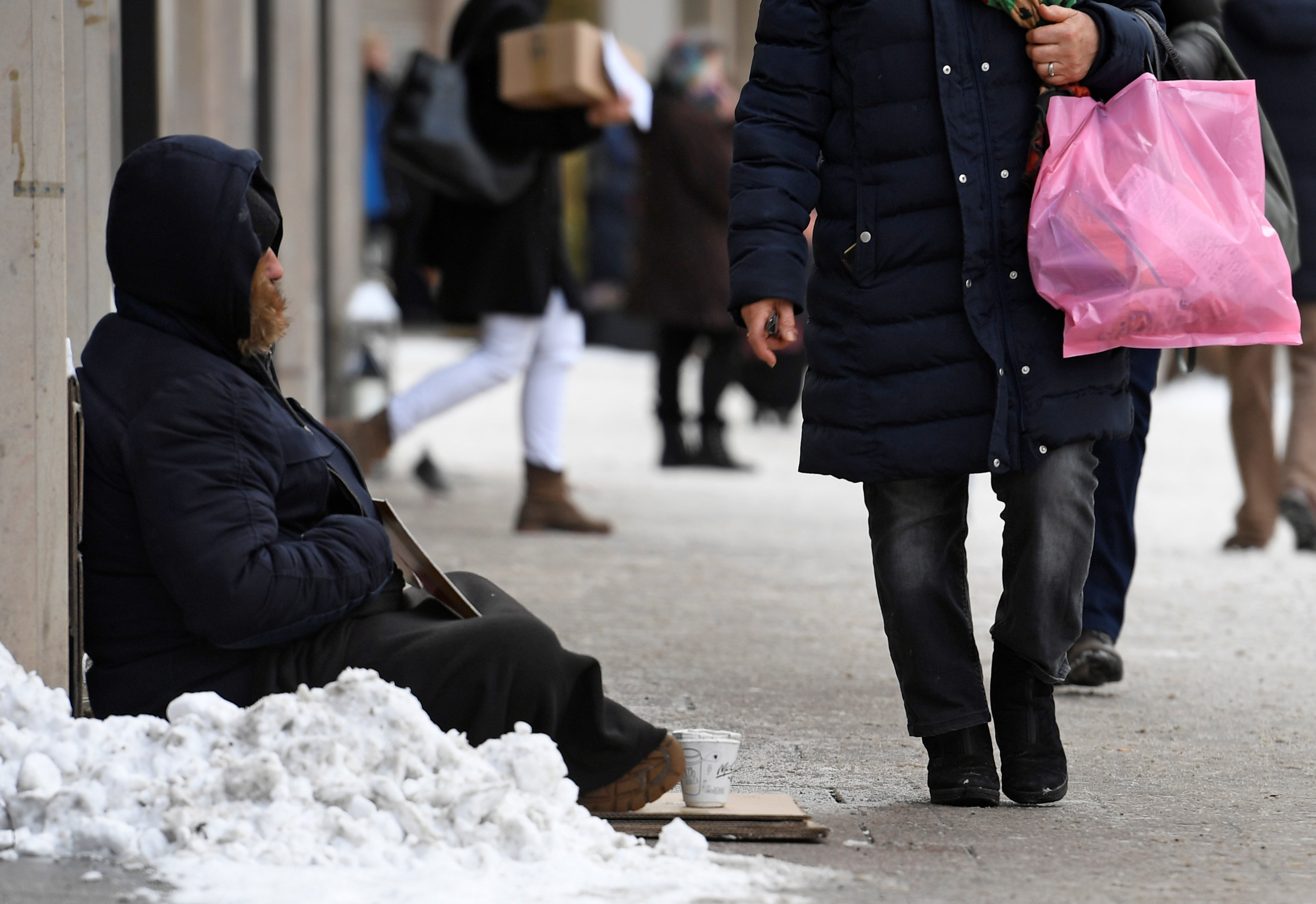 Un sin techo en Hamburgo, Alemania (REUTERS/Fabian Bimmer)