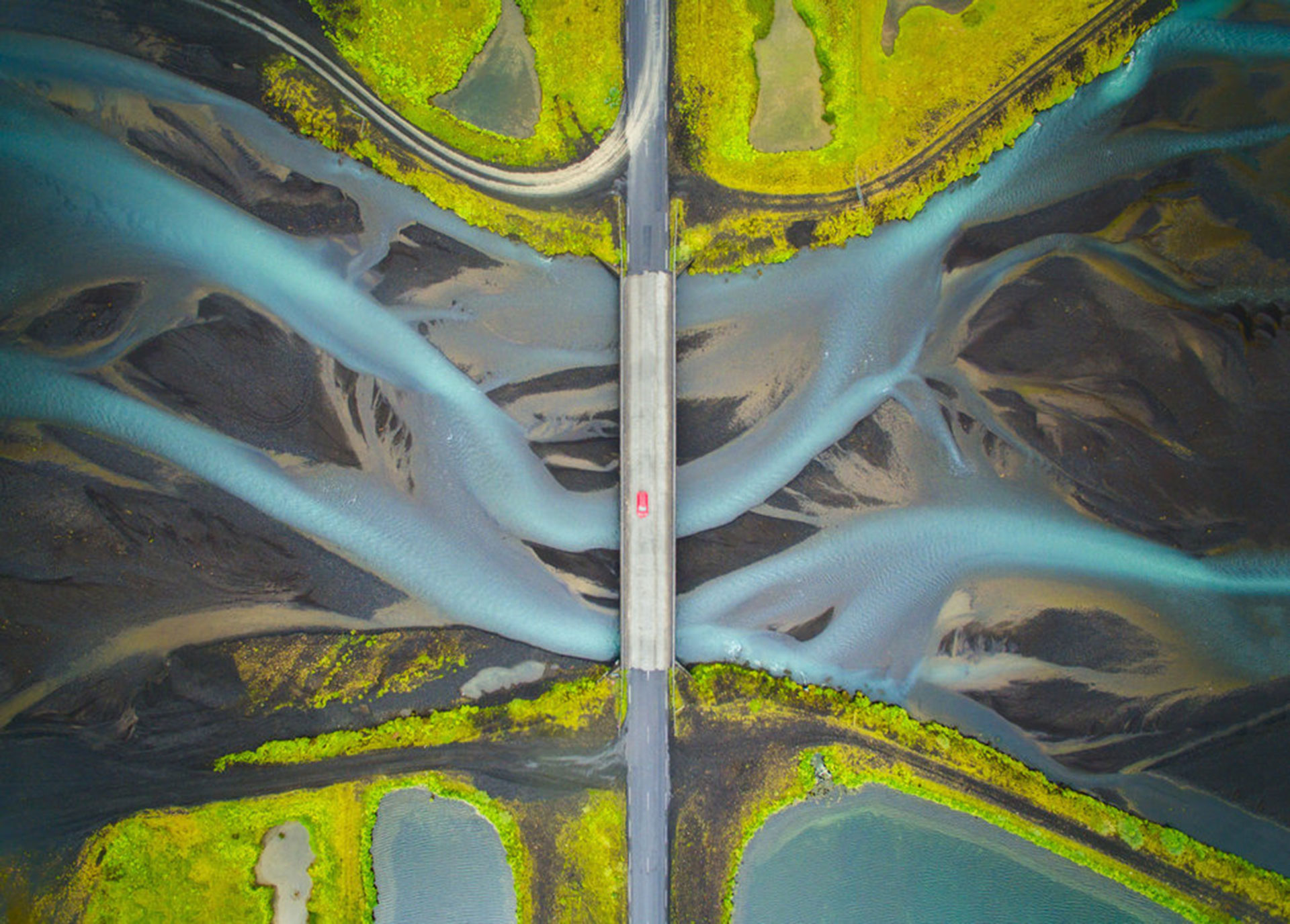 Competencia “Abierto” – Categoría “Viajes”: vista aérea del río Glacial en Islandia (Gentileza Sony World Photography Awards)