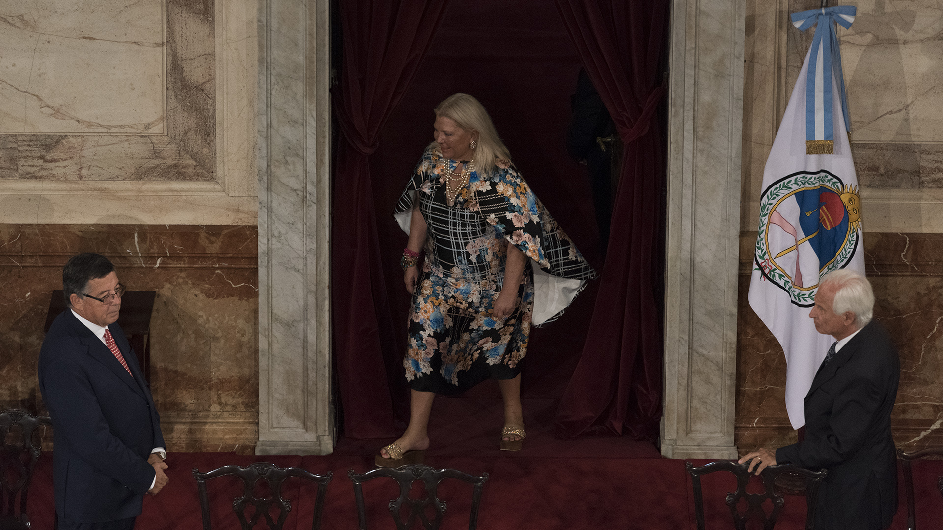 Elisa Carrió en su ingreso al recinto