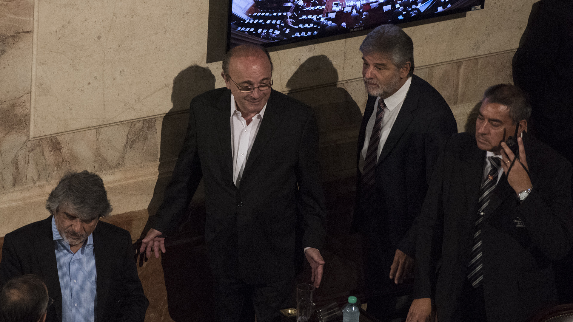 Leopoldo Moreau y Daniel Filmus se acomodan en el recinto