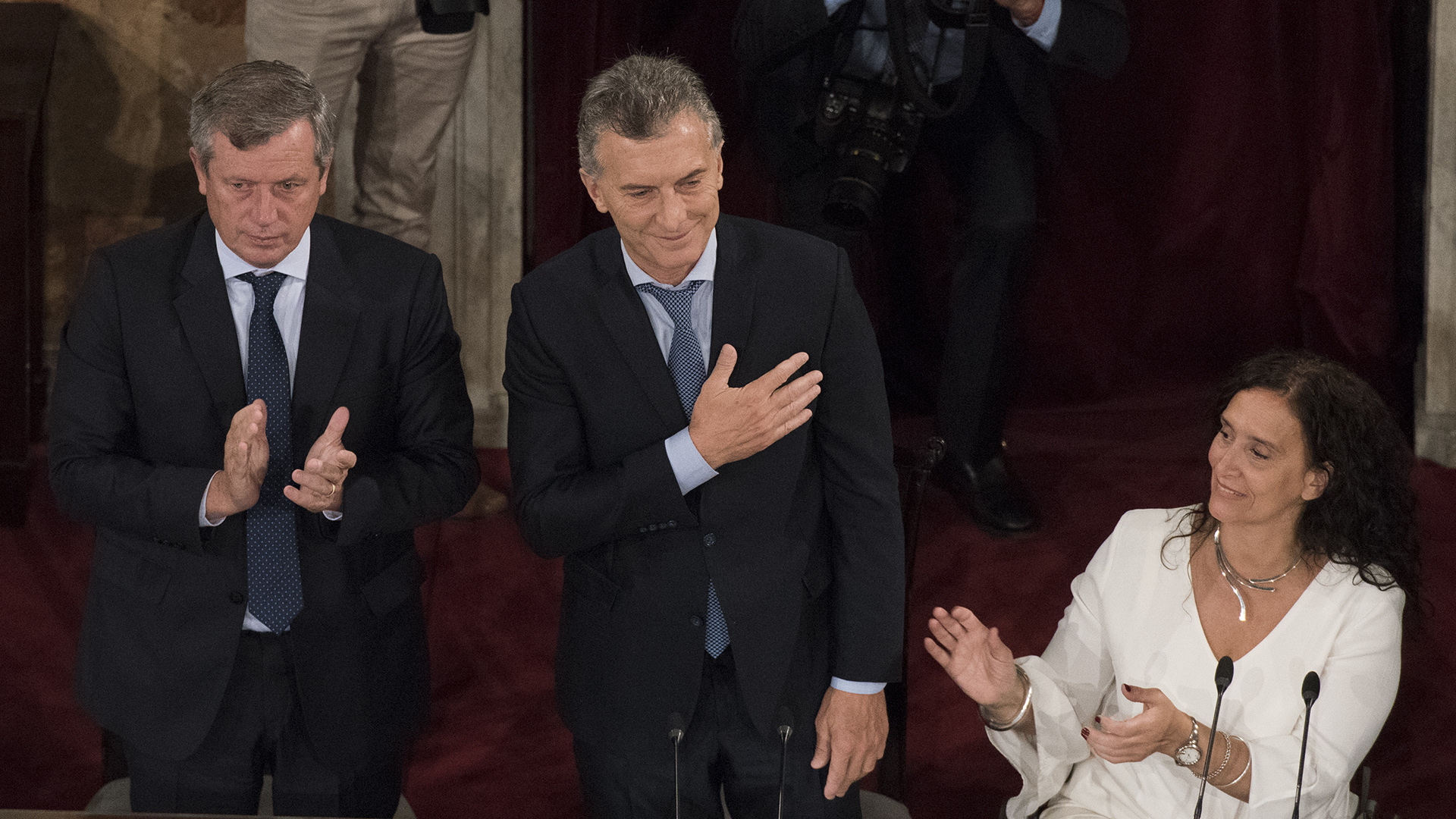 Macri durante el himno