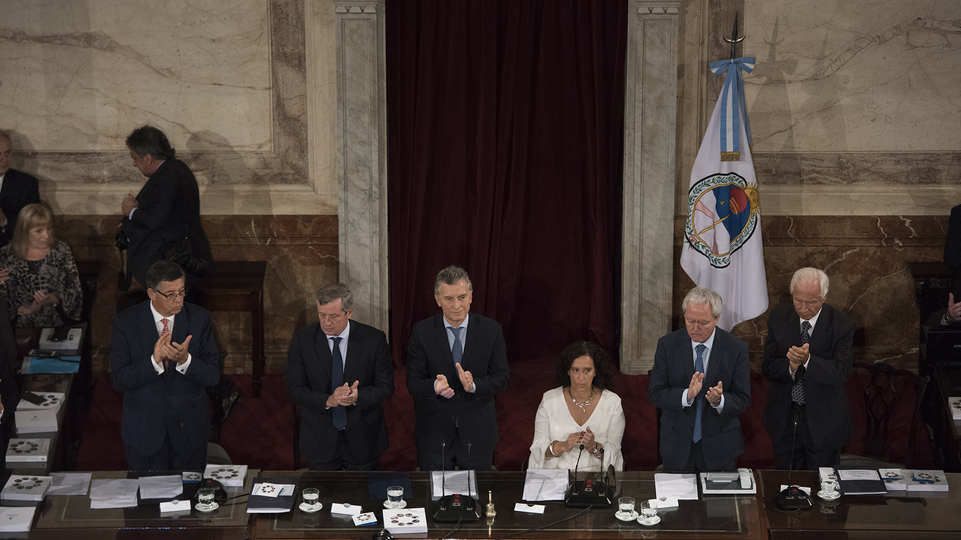 El aplauso tras el minuto de silencio por el ARA San Juan
