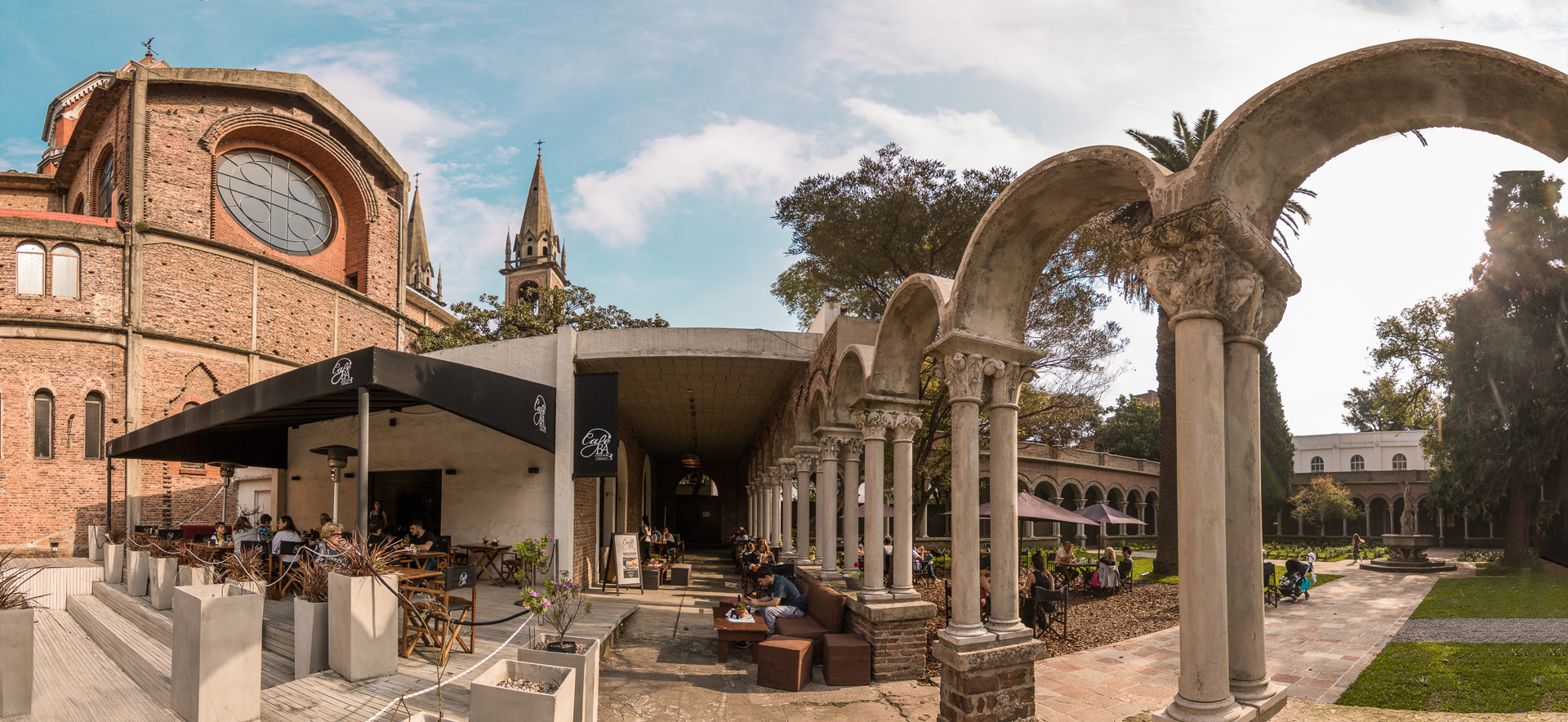 La vista panorámica del Café BA ubicado en La Abadía Centro de Arte y Estudios Latinoamericanos (Café BA)