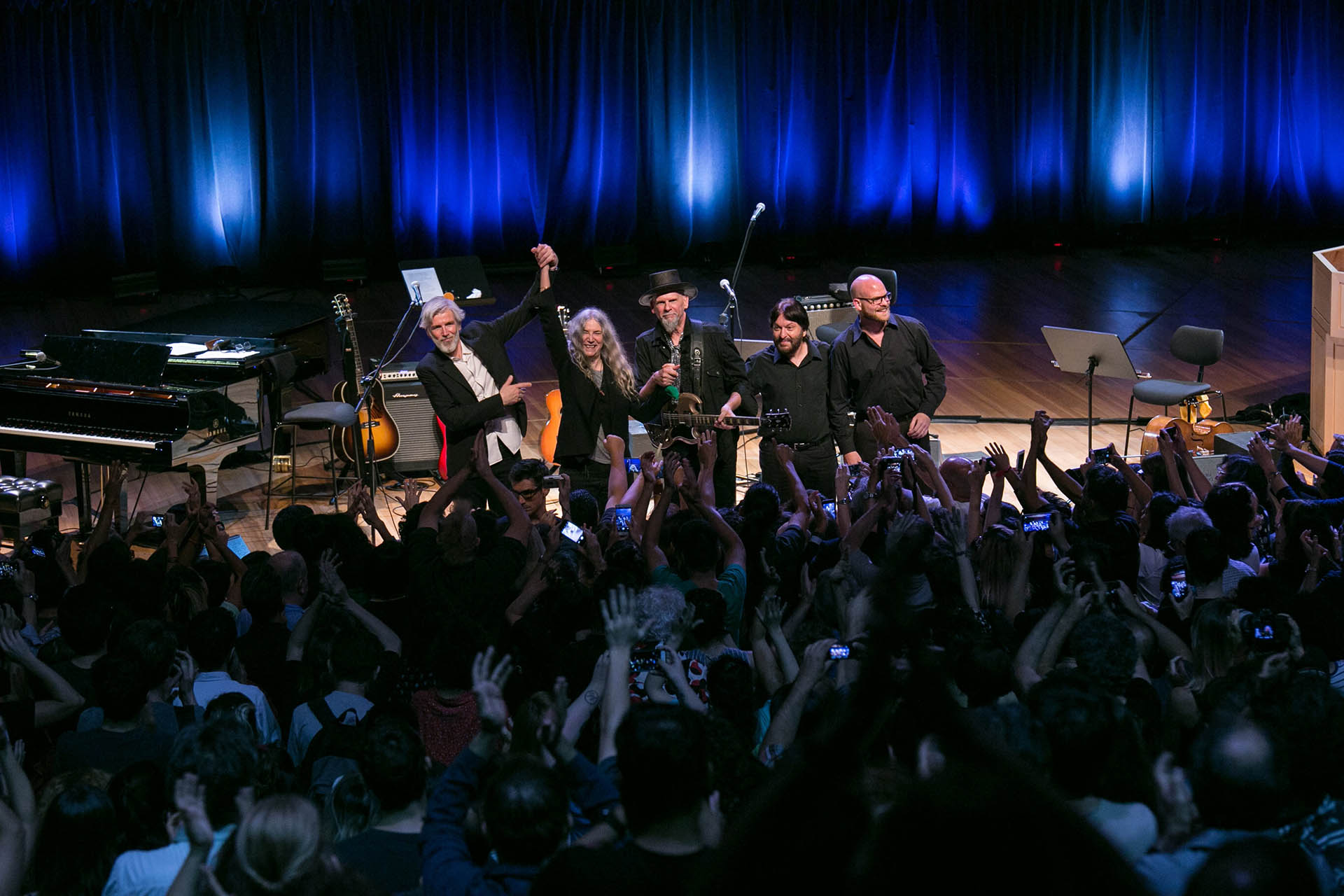 Así se despedían Patti Smith y los músicos que la acompañaron en un show único en el CCK