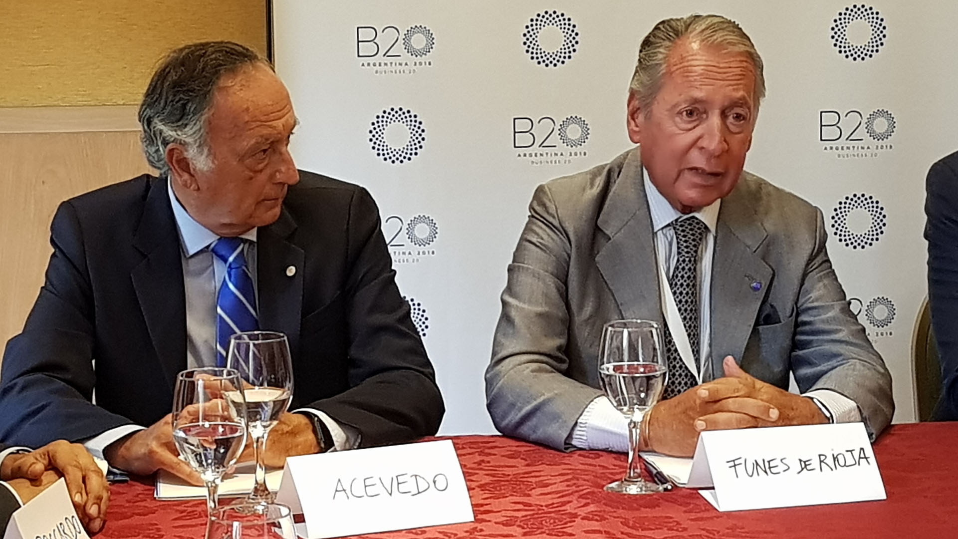 Acevedo y Funes de Rioja, en la conferencia de prensa previa a la reunión salteña