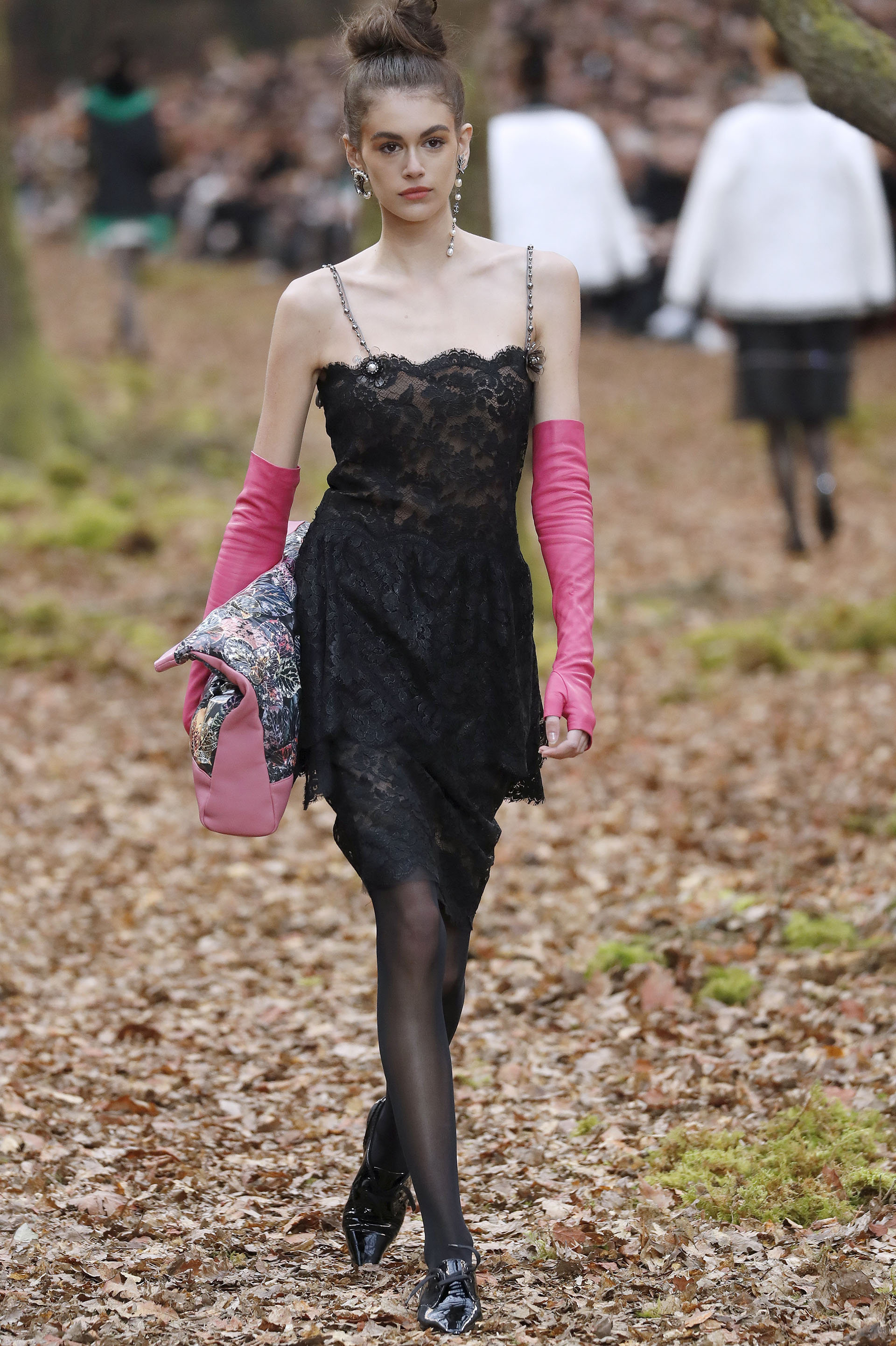 Kaia Gerber desfilando para la colección otoño invierno 2018/2019 de Chanel, la preferida de Karl Lagerfeld