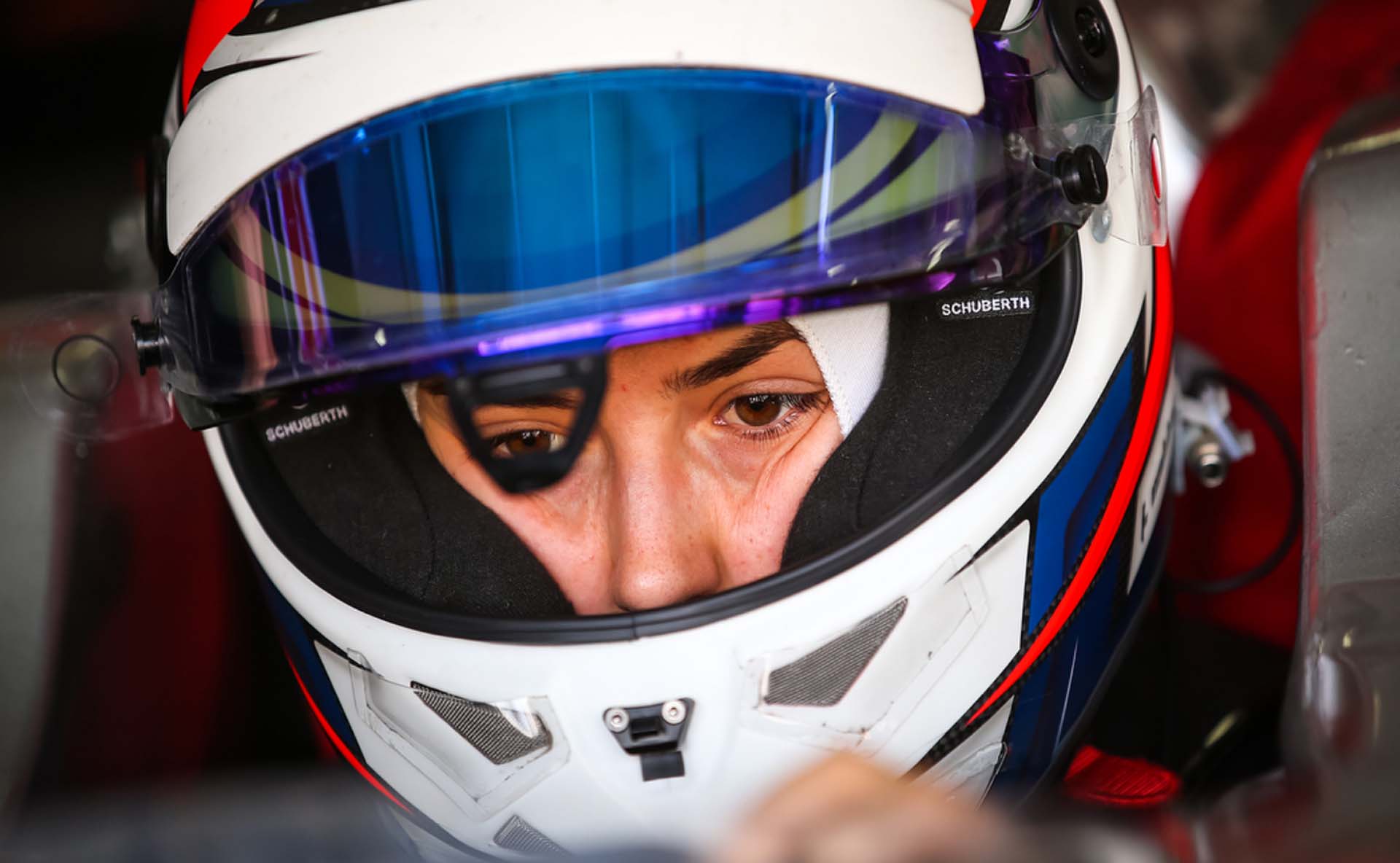 “Estoy encantada de confirmar mi papel como piloto de pruebas para el equipo de Fórmula 1 Alfa Romeo Sauber durante la temporada 2018”, declaró la colombiana en el comunicado del equipo