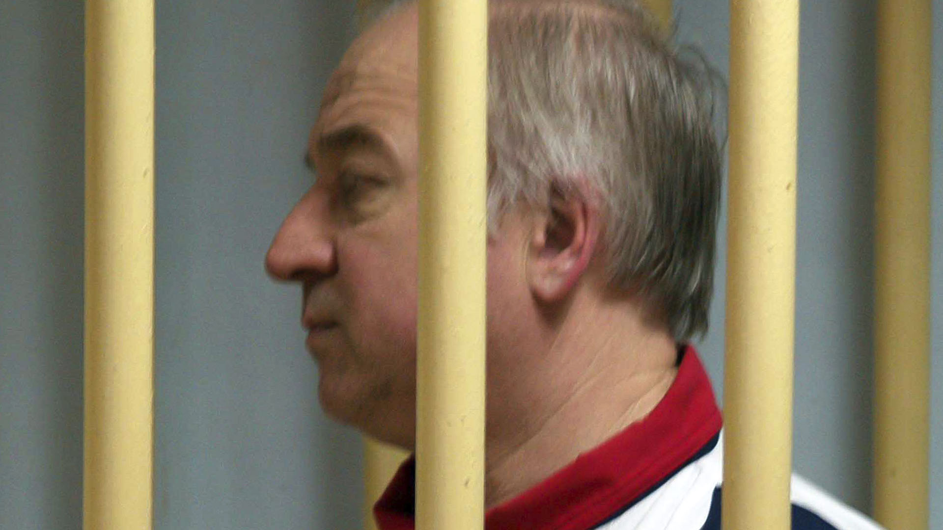 Sergei Skipal en una prisión rusa, antes de que fuera intercambiado con el Reino Unido en 2010 (AP)