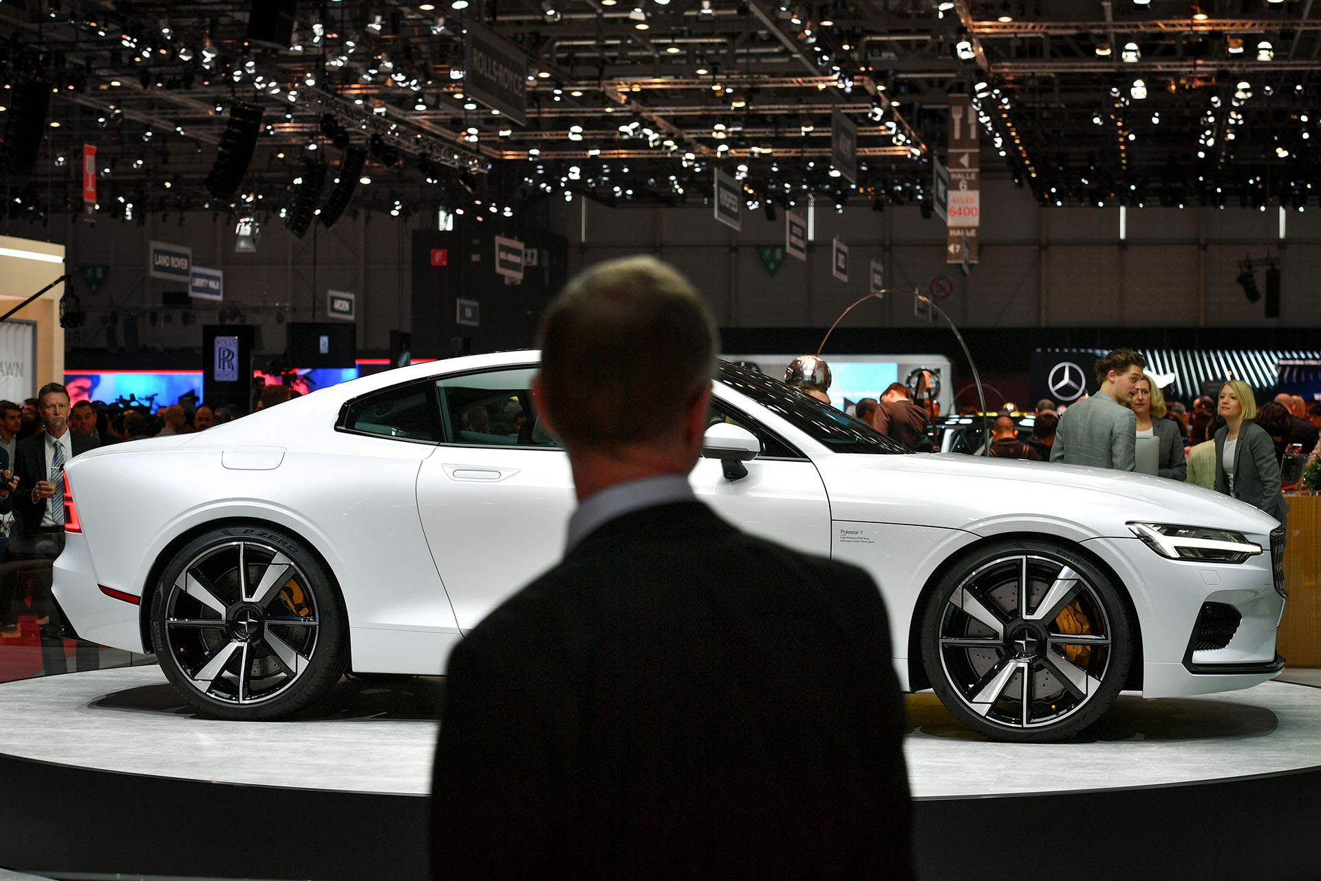 El Polestar 1, el primer modelo en la historia de la marca de altas prestaciones de Volvo. La coupé híbrida llegará al mercado en 2019, con una configuración tradicional 2+2, 600 caballos de potencia derivados de un tren motriz que combina la combustión interna y las baterías eléctricas