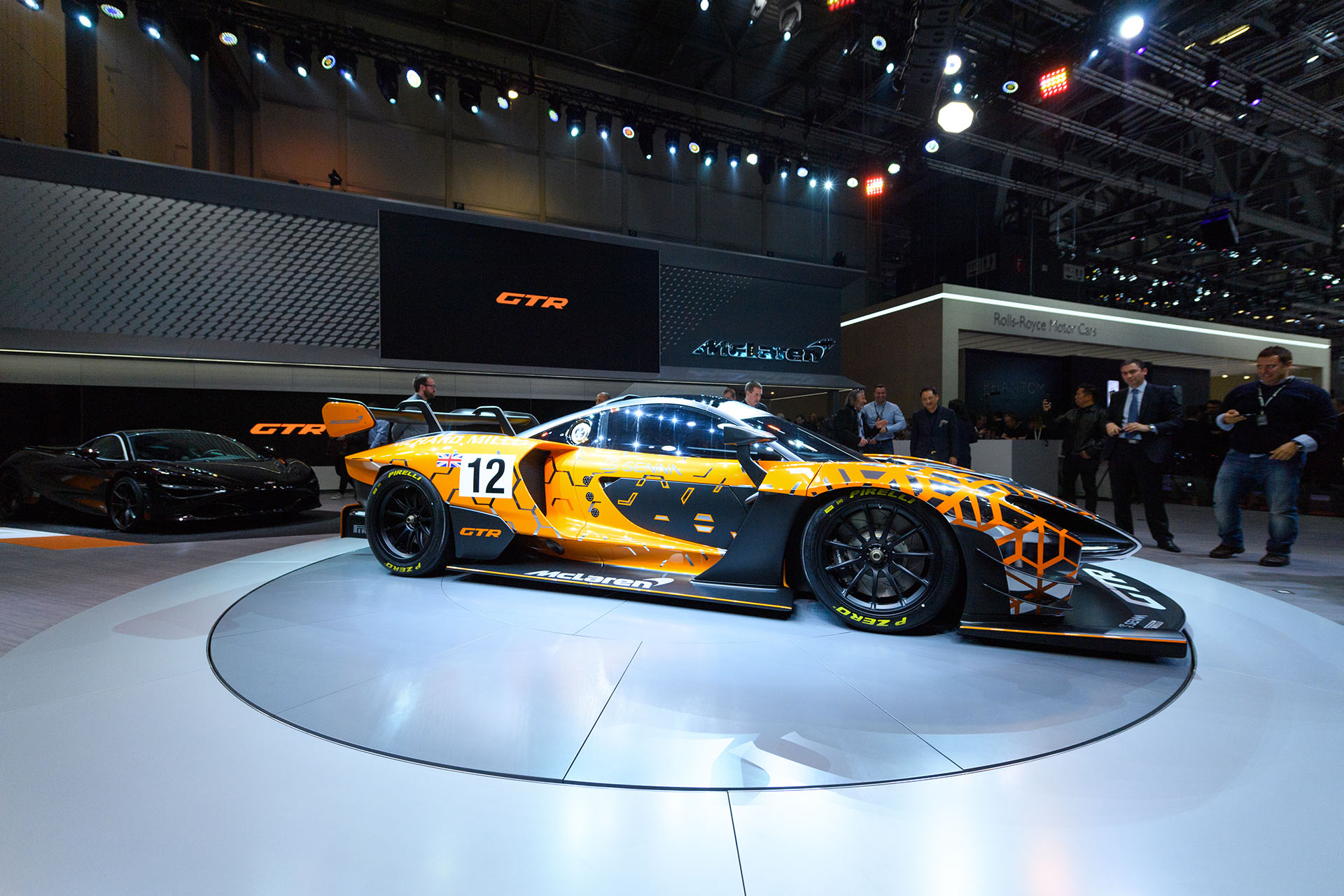 Una de las mayores atracciones de la feria helvética: el McLaren Senna GTR es la versión más radical de la ya extrema construcción de la automotriz británica. El argentino Esteban Palazzo, Senior Designer de la marca, estuvo a cargo del diseño del deportivo