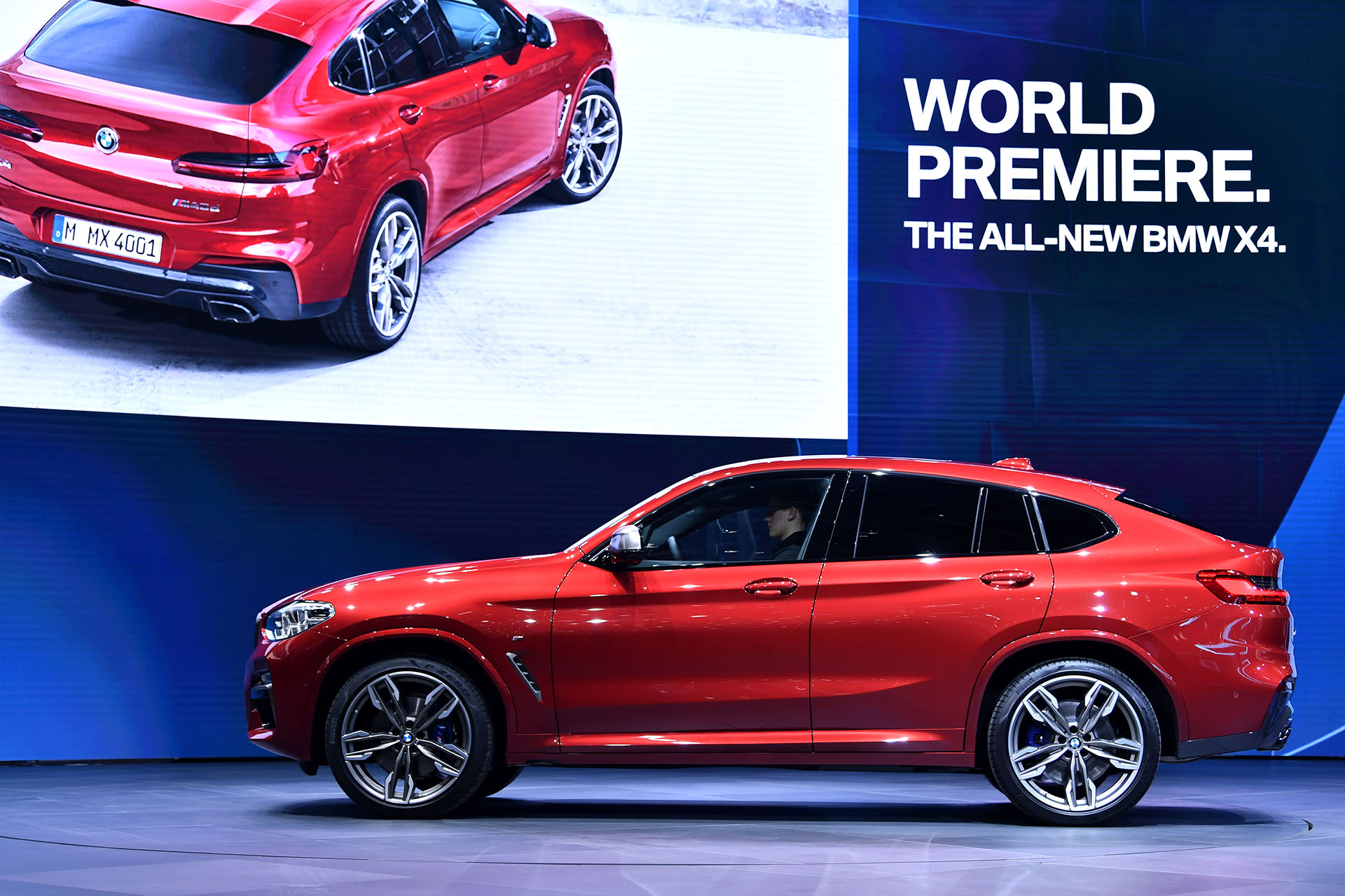 BMW lanzó la segunda generación del X4, el SUV coupé del nivel medio de referencia en el segmento de mayor expansión del mercado. Sin grandes transformaciones, incorpora un diseño más deportivo y audaz con mayor espacio en su interior