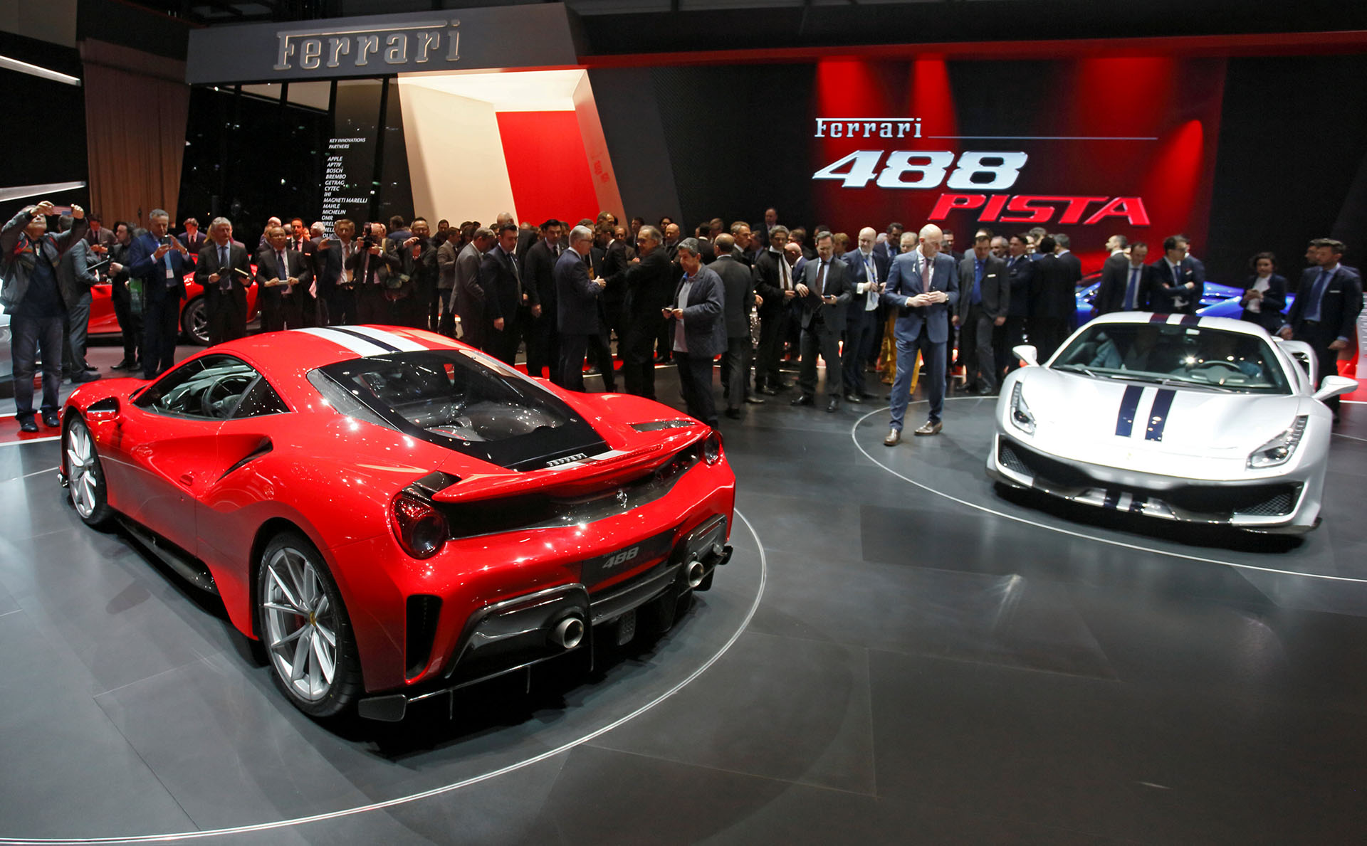 Se presume que las primeras entregas a compradores europeos del 488 Pista sucedan a fines de año. Pero desde la Argentina, el Gruppo Modena -el importador de Ferrari y Maserati- ya recibió dos pedidos de compra del nuevo modelo fabricado en la planta de Maranello, que llegarán recién en 2019