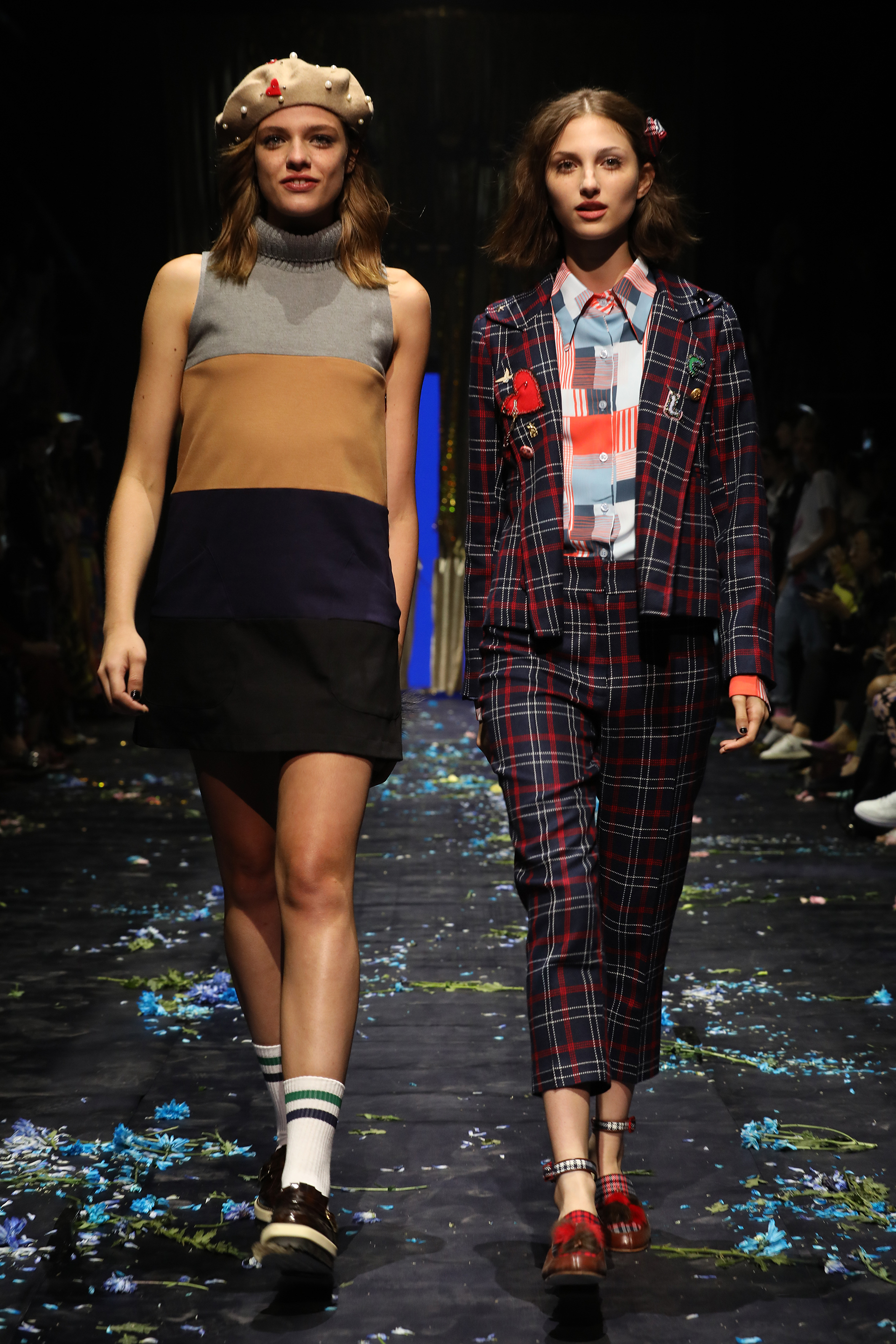 Cuadros en el total look sastrero. Vestidos tricolor en lana con cuello polera, una propuesta de Mila Kartei