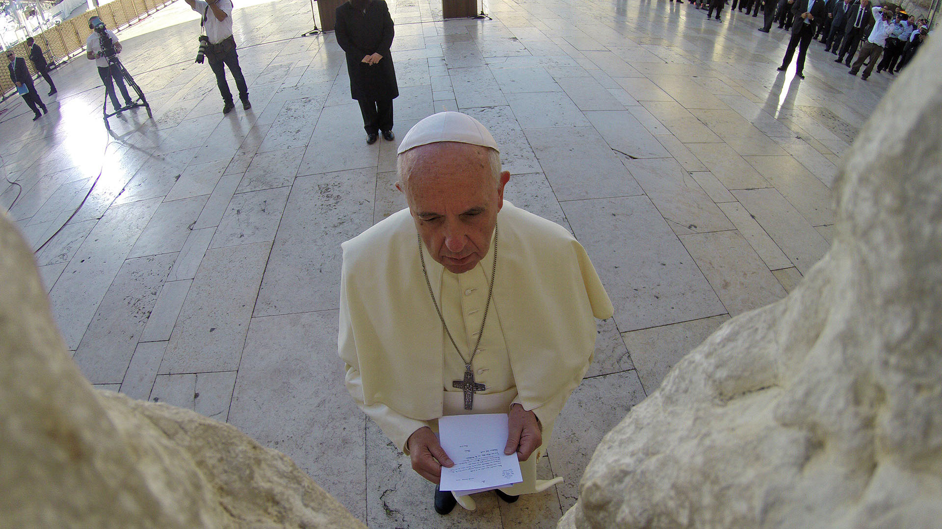 26 de mayo de 2014, Jerusalén: el Papa reza ante el Muro de los Lamentos