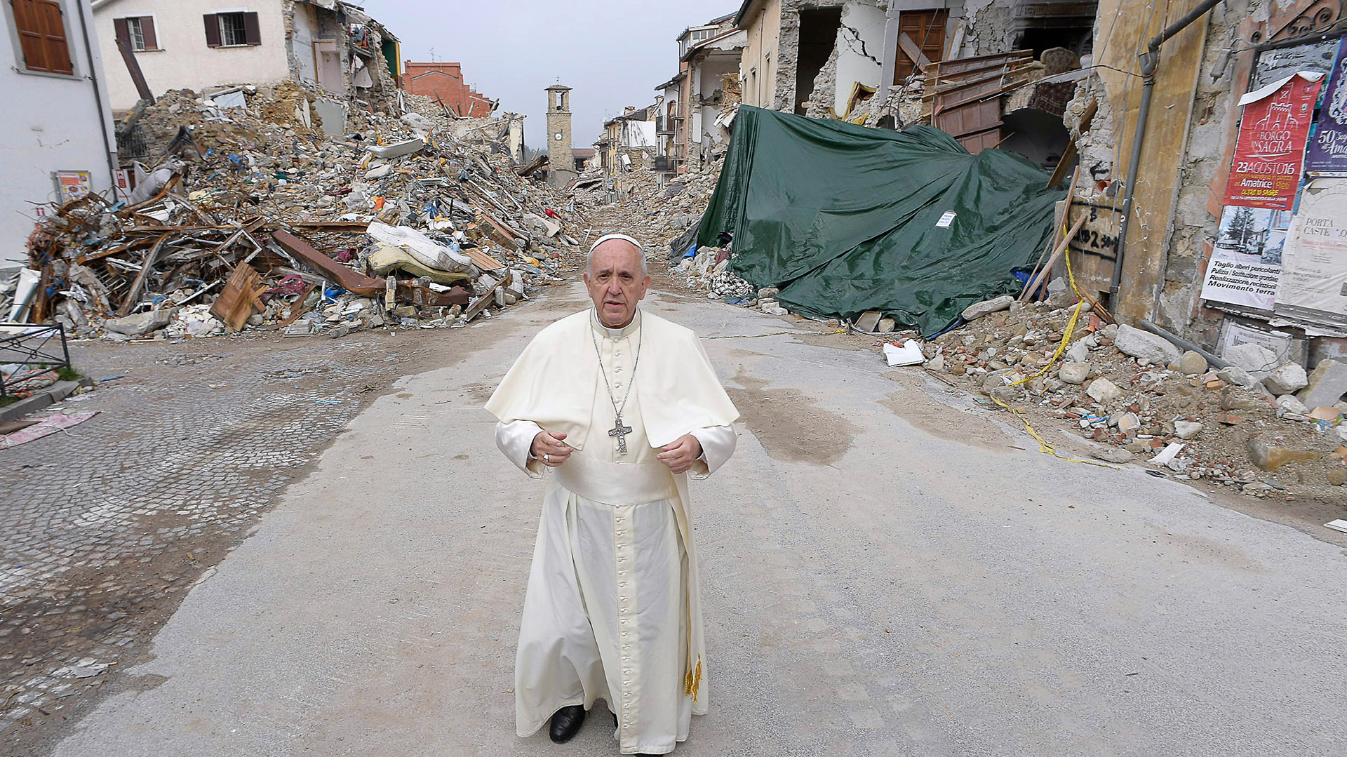El 4 de octubre de 2016, el papa Francisco realizó una visita sorpresa a Amatrice, ciudad italiana arrasada por un terremoto el 24 de agosto de ese mismo año