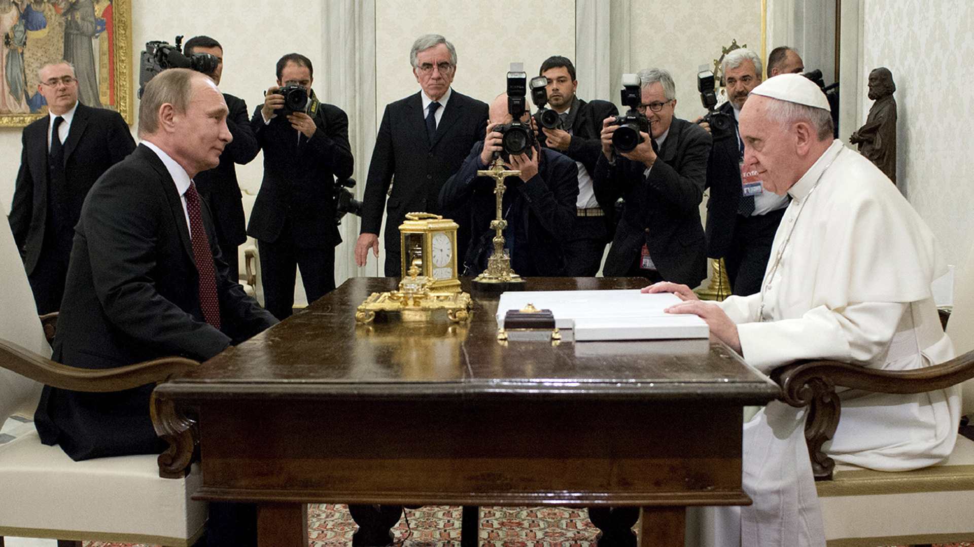 25 de noviembre de 2013: el papa Francisco recibe al presidente ruso Vladimir Putin en el Vaticano