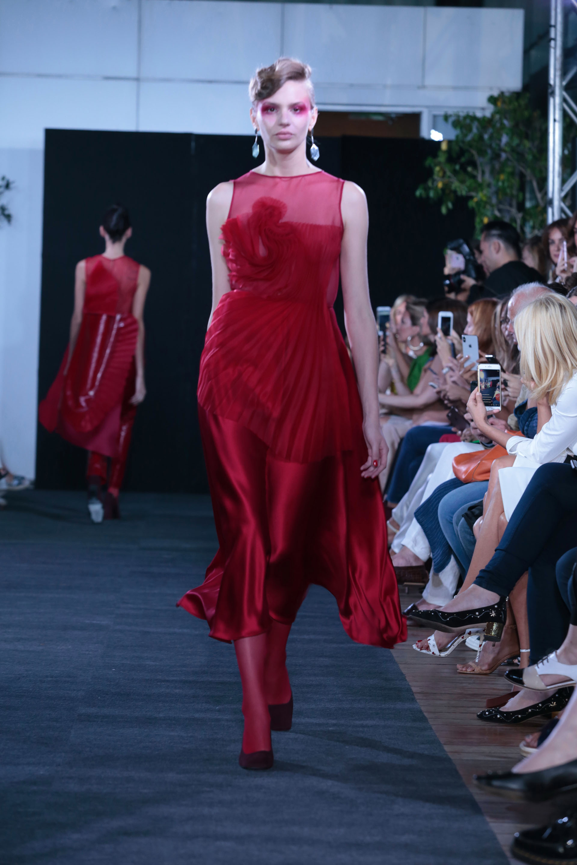 Seda, raso y organza, tres géneros distintivos del diseñador