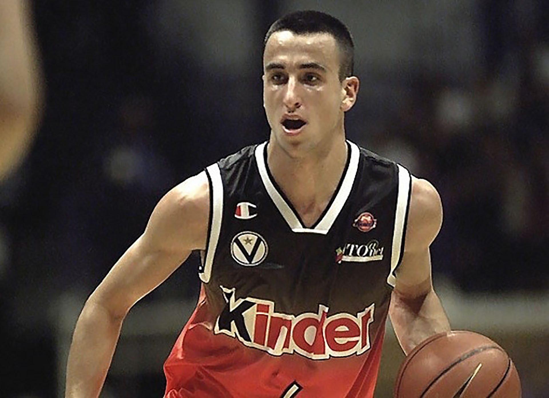 En el Kinder Bolonia de Italia en 1999, de allí pasaría a los Spurs en 2001