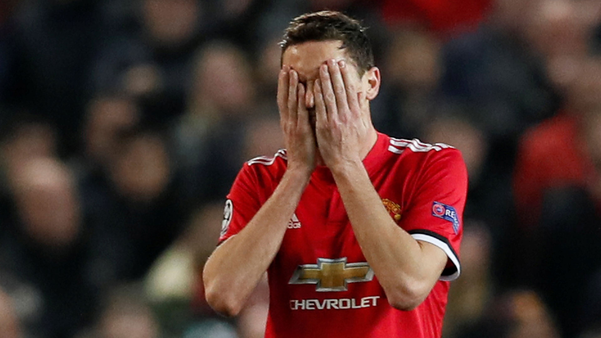 Nemanja Matić es uno de los defensores que tiene el puesto asegurado