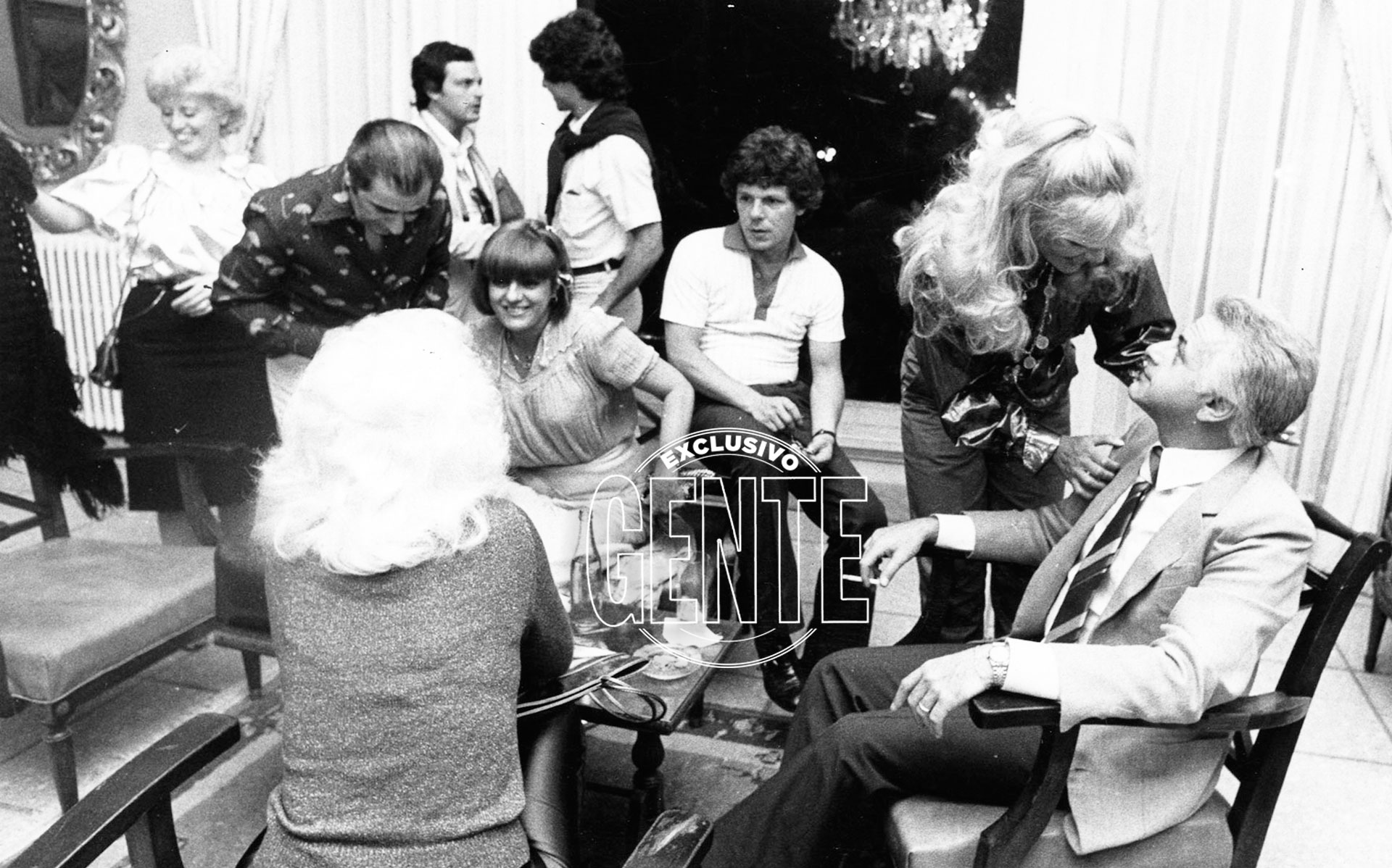 Entre amigos: Gerardo Sofovich, Susana Giménez, Carmen Morales, Mario Sapag y Ricardo Darín en febrero de 1982 (Foto archivo GENTE)