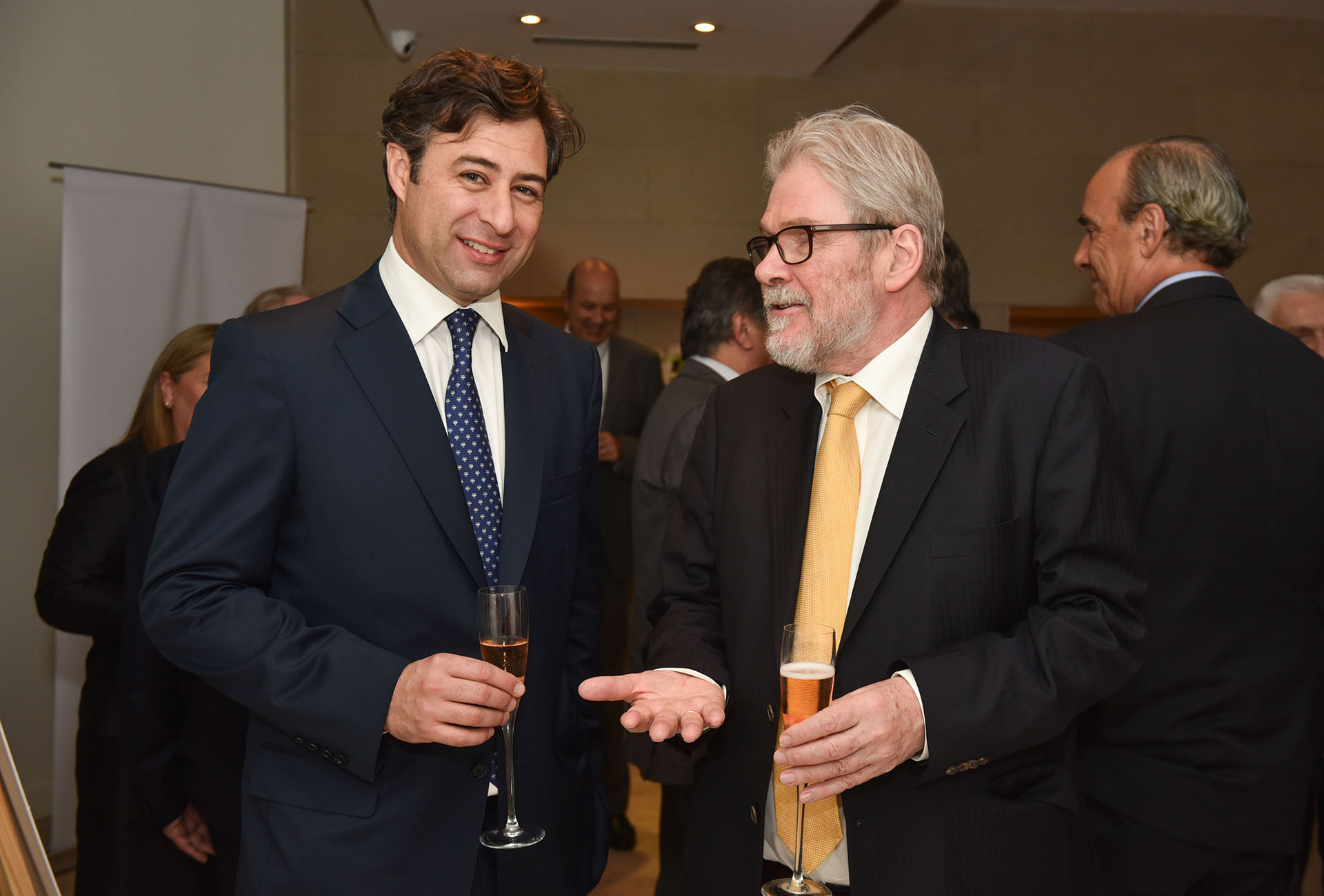 Martín Eurnekian junto a Michael Reid, senior editor de The Economist