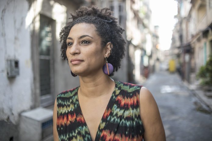 Miles de brasileños despidieron indignados a la concejal asesinada en Río de Janeiro - Infobae