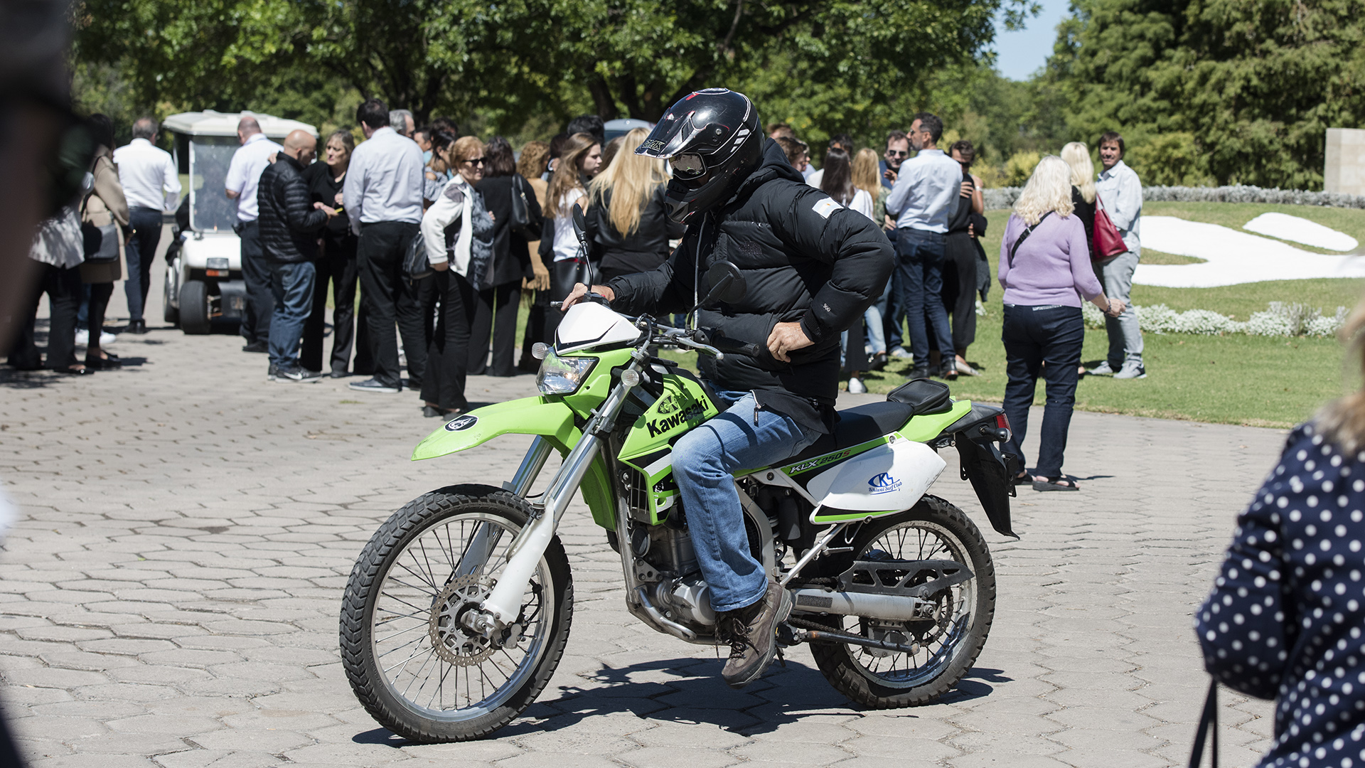 Facundo Arana llegó en su moto