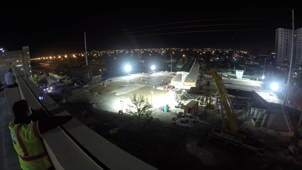 colapsa puente en miami (8)