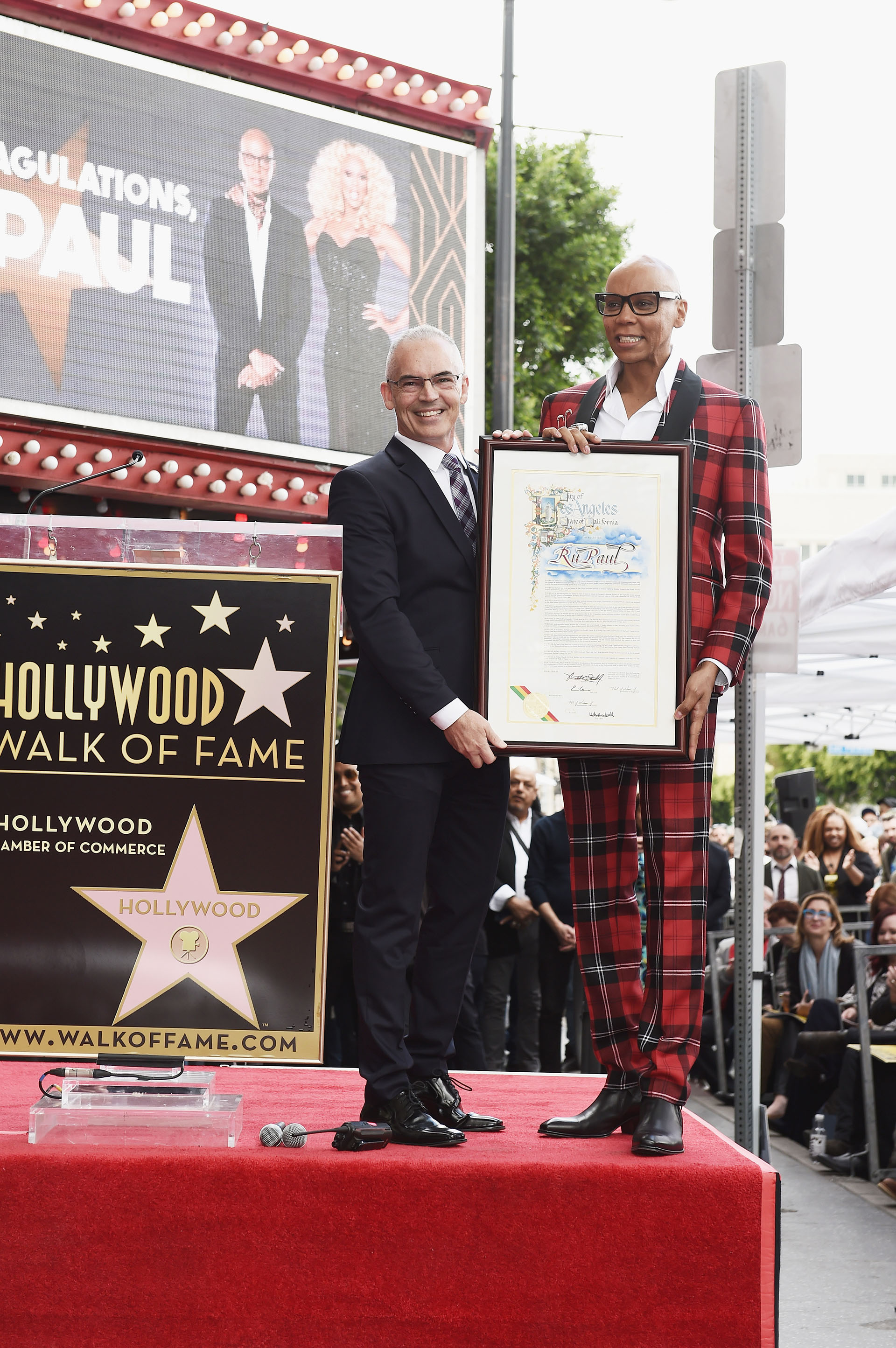 “Miraba todas las estrellas y soñaba que algún día podría ser una de las estrellas en Hollywood Boulevard”, expresó minutos antes de recibir la placa