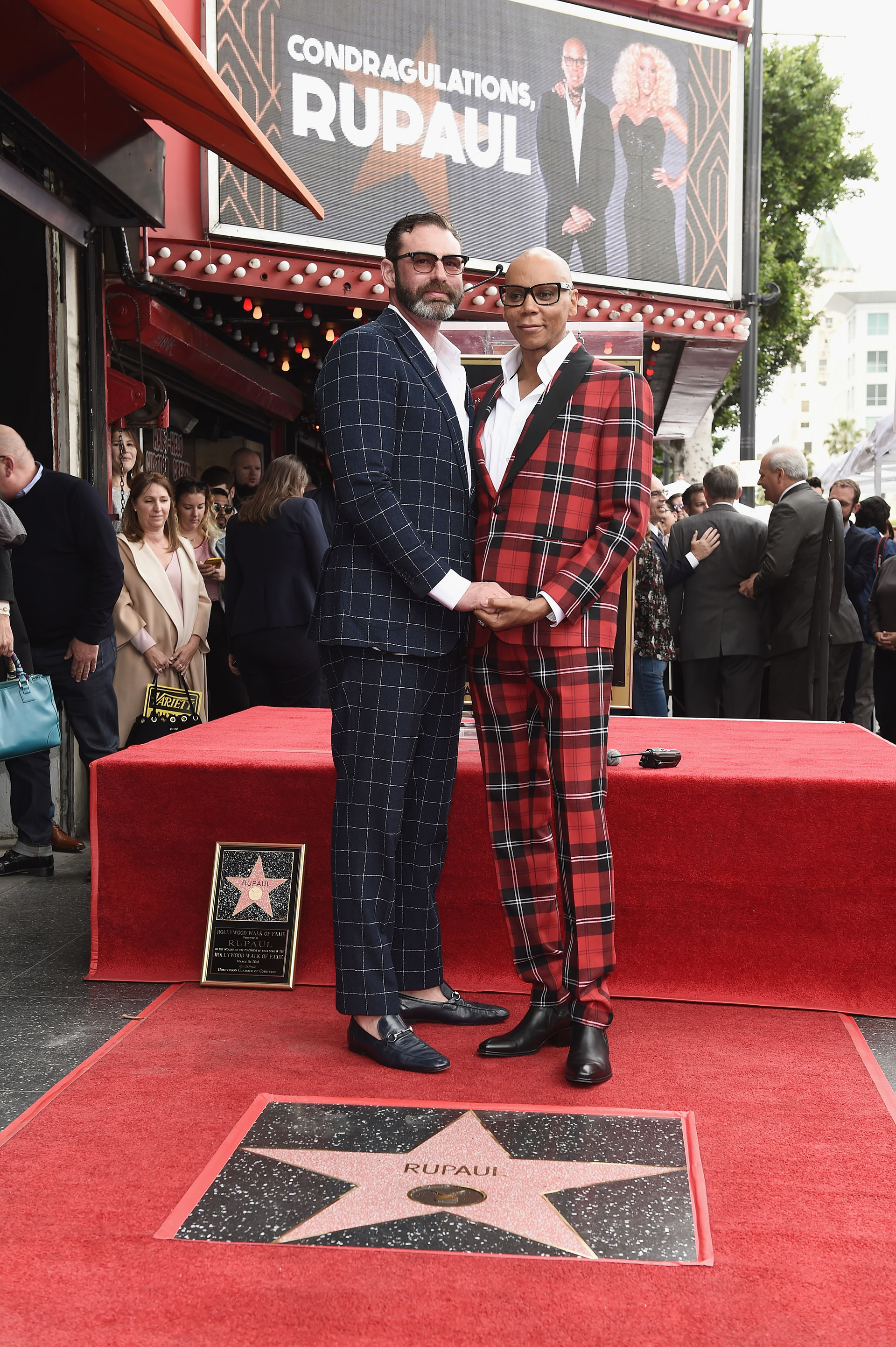 RuPaul estuvo acompañado de sus seres queridos, entre ellos su esposo Georges LeBar