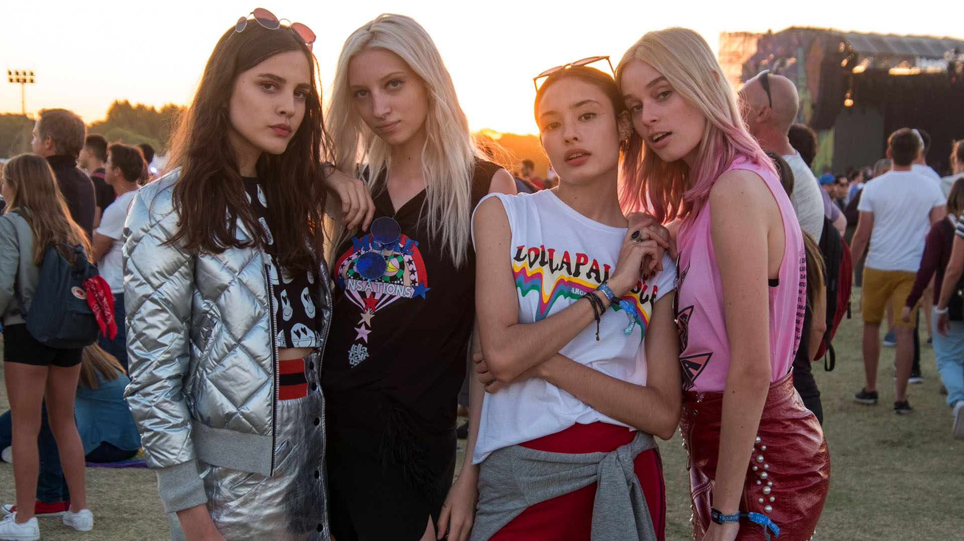 Super looks: Plateado, cuero, y remeras con estampas