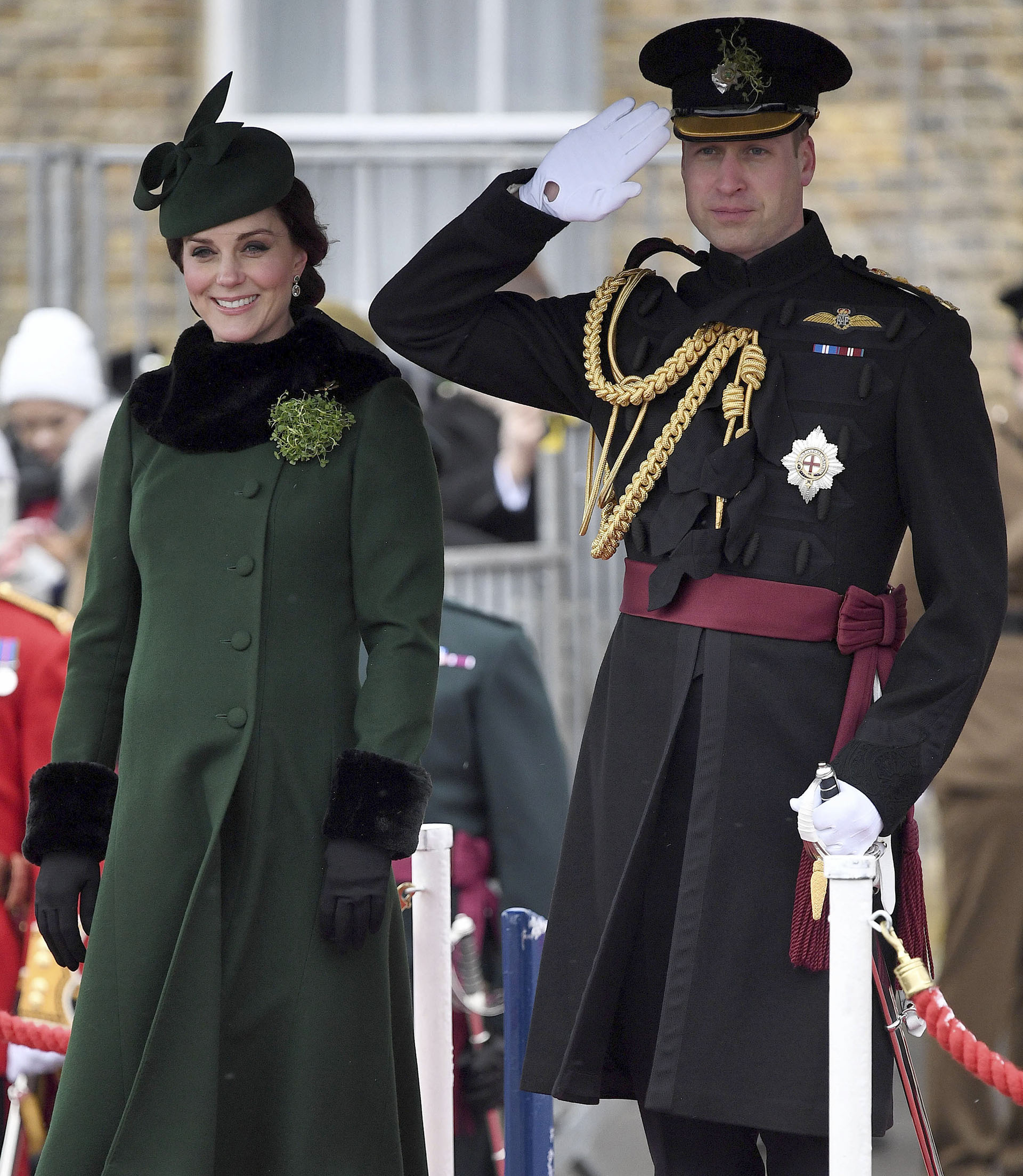 La duquesa de Cambridge – Kate Middleton- asistió junto al príncipe William a las coloridas celebraciones por el día de San Patricio que tuvieron lugar en Hounslow (AFP)