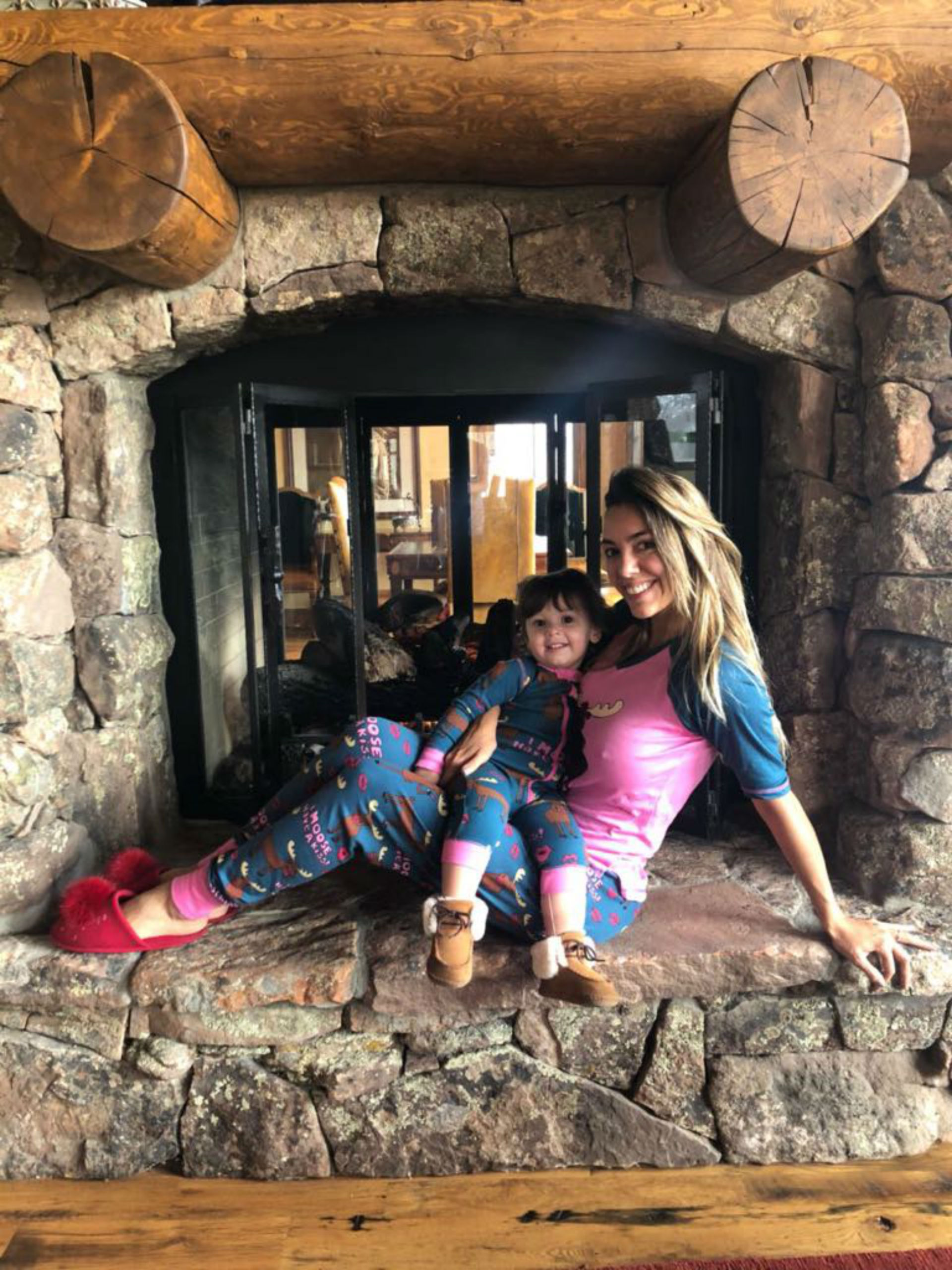 Momento de relax entre madre e hija. (Foto Álbum personal Floppy Tesouro)